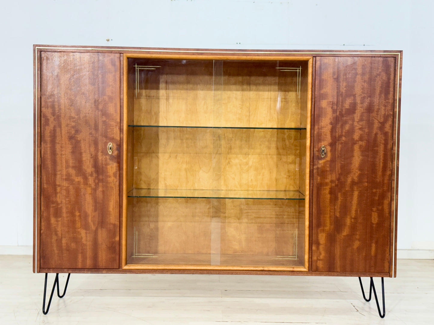 Mid-Century Highboard / Sideboard / Vitrine / Wohnzimmerschrank – 60er Jahre