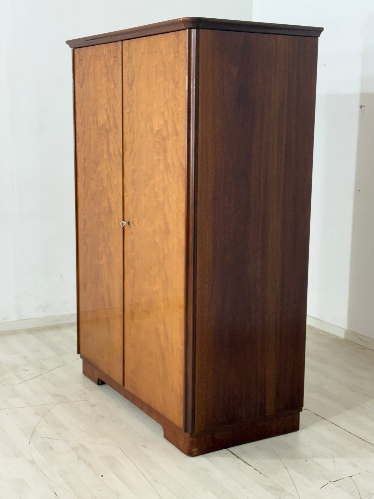 Art Deco Wäscheschrank Kleiderschrank 2-Türer Vintage