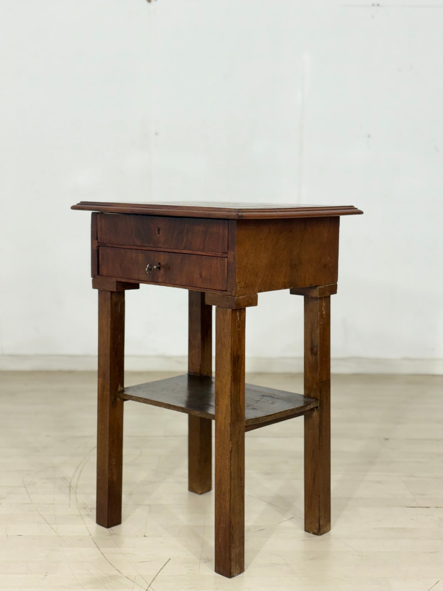 Antikes Biedermeier/Gründerzeit-Nähtischchen – Unikat mit Stern-Intarsien