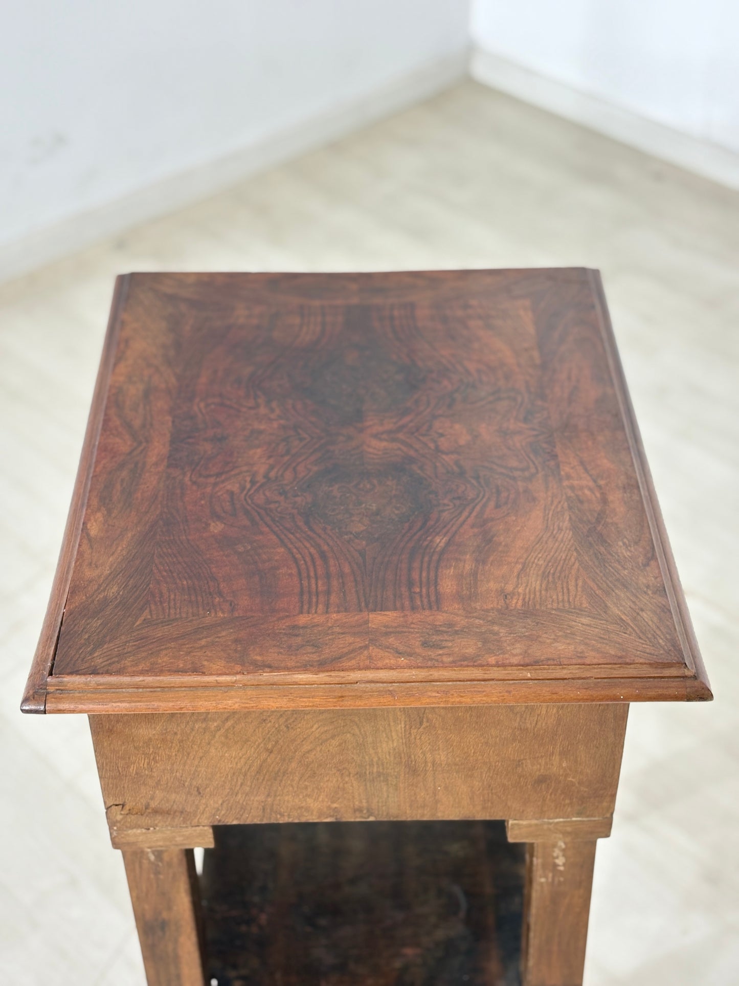 Antikes Biedermeier/Gründerzeit-Nähtischchen – Unikat mit Stern-Intarsien