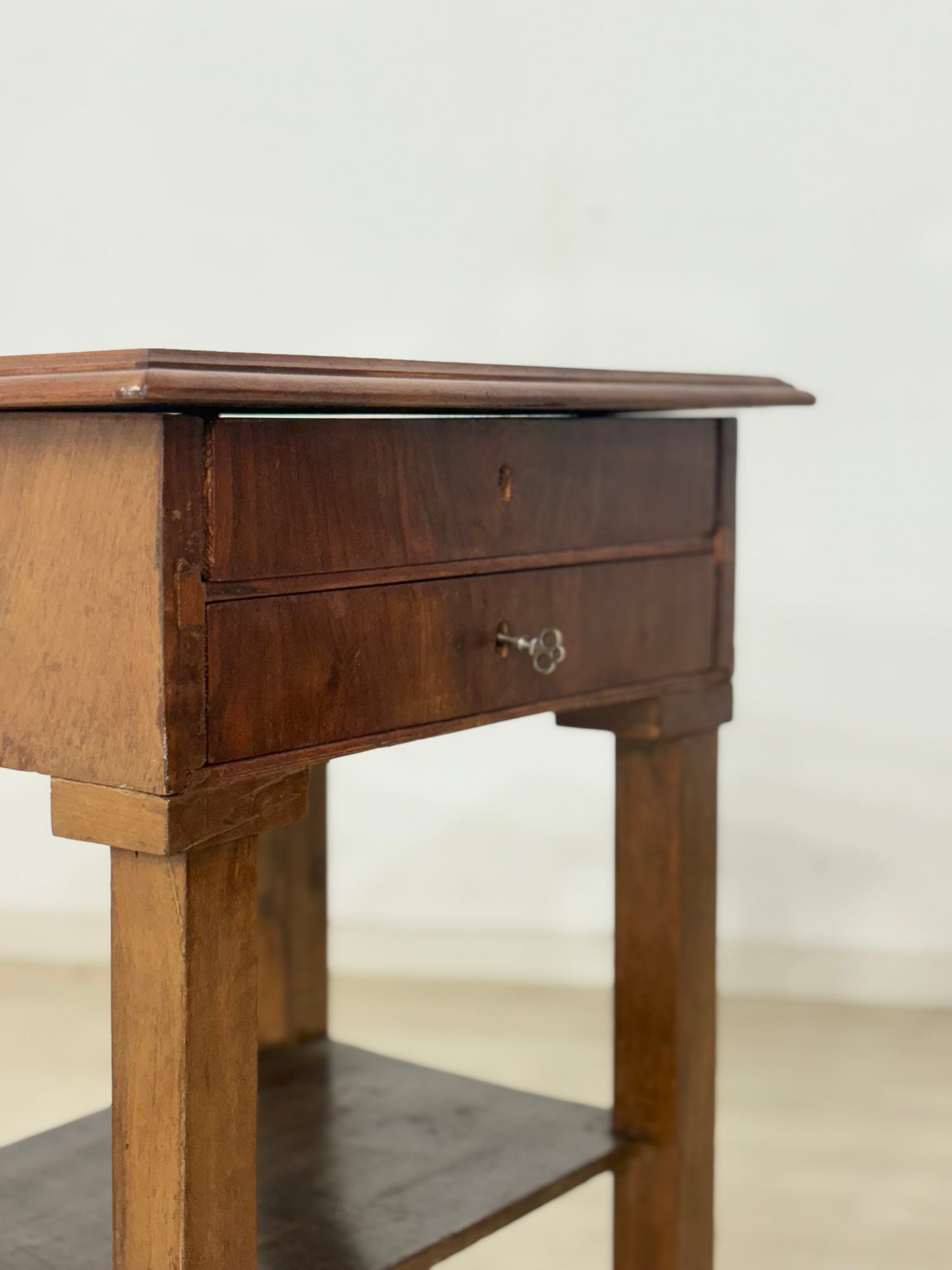 Antikes Biedermeier/Gründerzeit-Nähtischchen – Unikat mit Stern-Intarsien