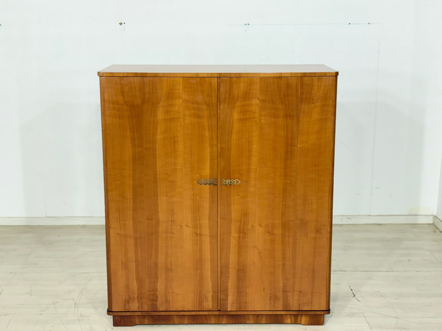 Vintage Wäscheschrank / Mid-Century Kleiderschrank / 60er Jahre Schrank