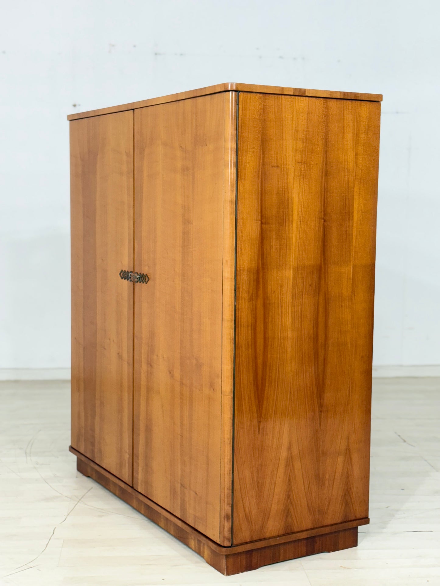 Vintage Wäscheschrank / Mid-Century Kleiderschrank / 60er Jahre Schrank