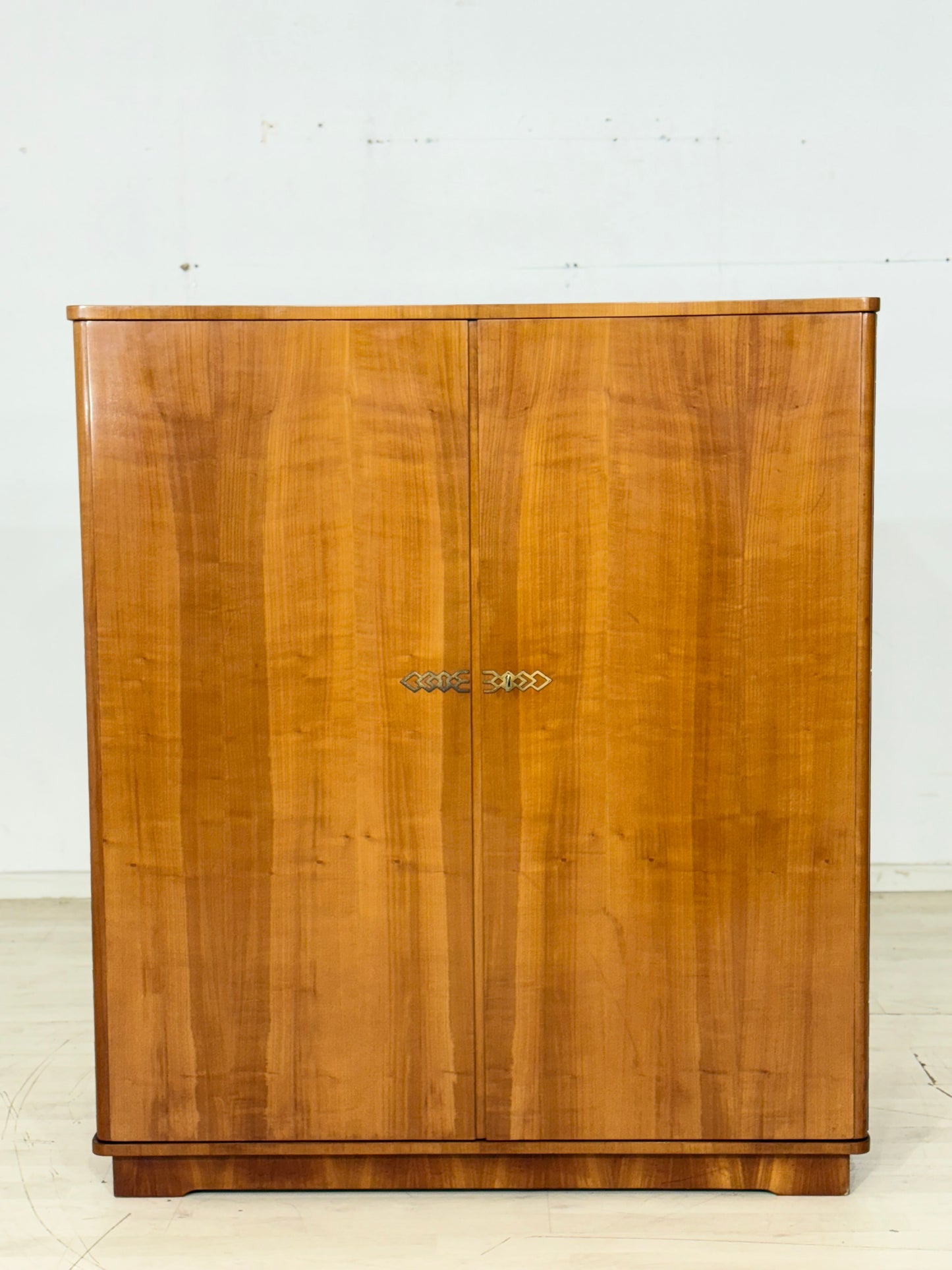 Vintage Wäscheschrank / Mid-Century Kleiderschrank / 60er Jahre Schrank
