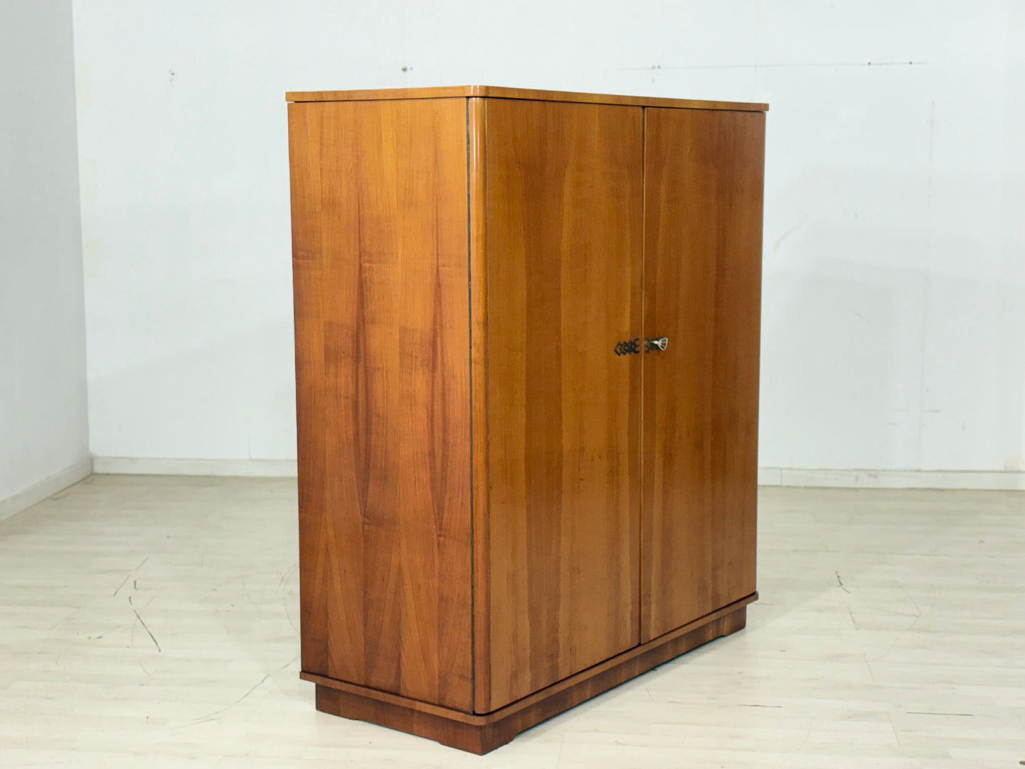 Vintage Wäscheschrank / Mid-Century Kleiderschrank / 60er Jahre Schrank