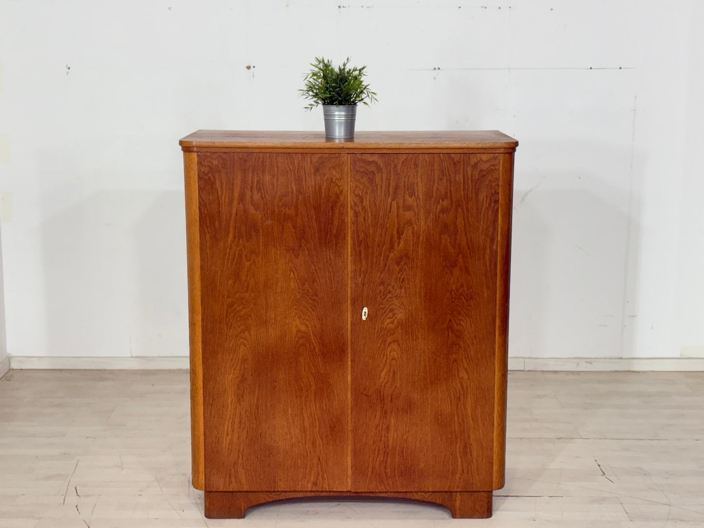 Vintage Wäscheschrank / Mid-Century Kleiderschrank / 60er Jahre Schrank