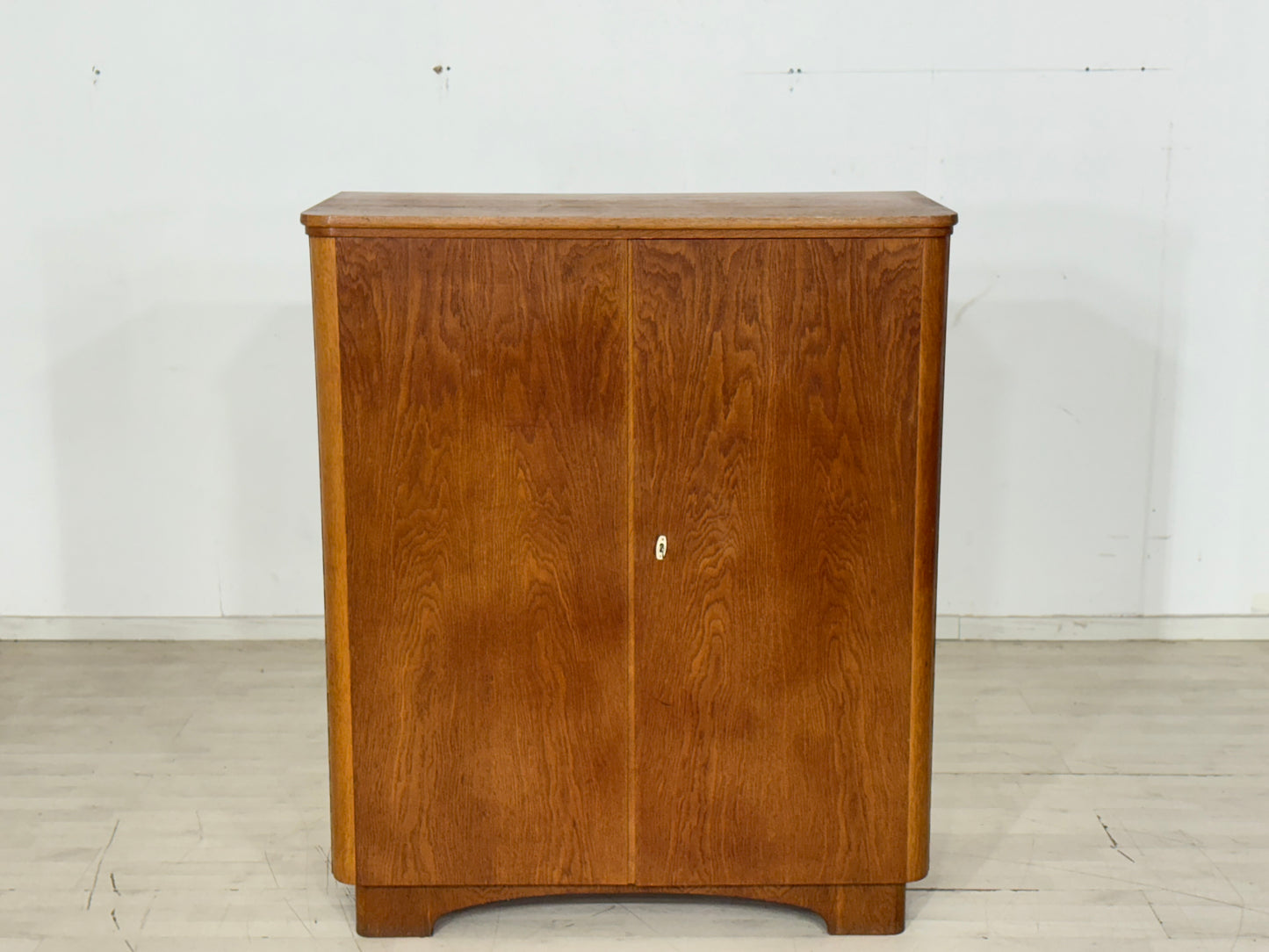 Vintage Wäscheschrank / Mid-Century Kleiderschrank / 60er Jahre Schrank