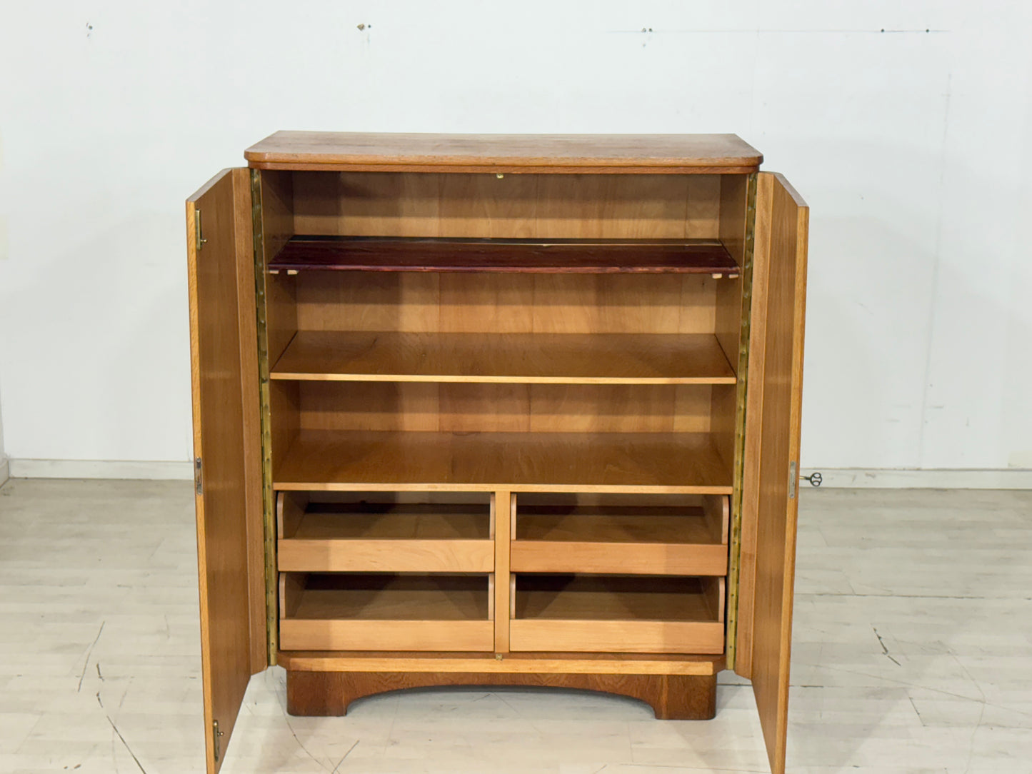 Vintage Wäscheschrank / Mid-Century Kleiderschrank / 60er Jahre Schrank