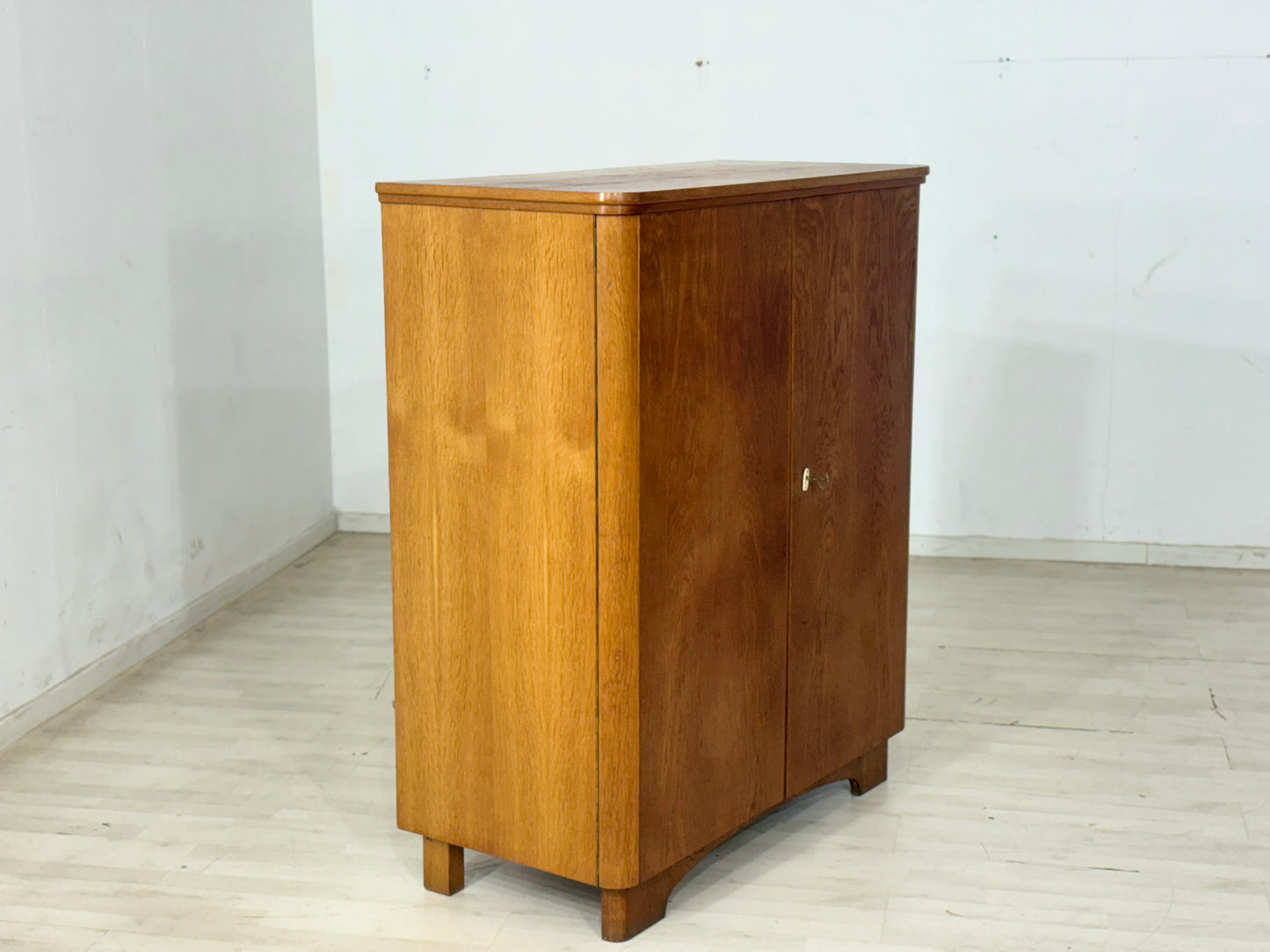 Vintage Wäscheschrank / Mid-Century Kleiderschrank / 60er Jahre Schrank