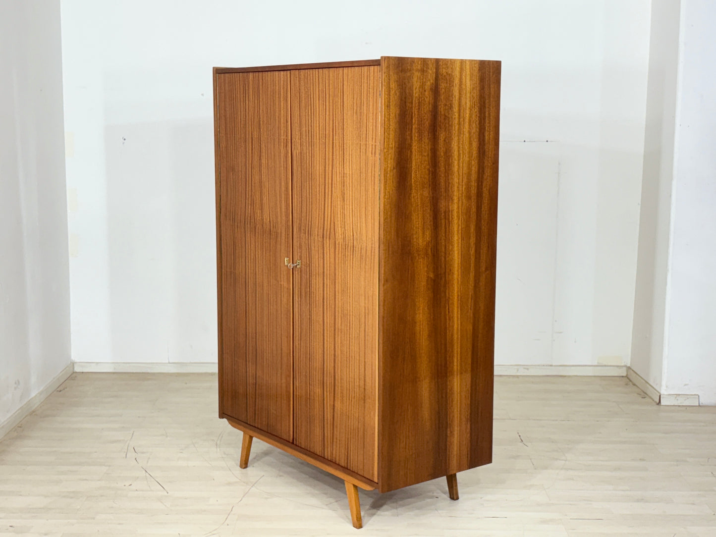 60er Jahre Kleiderschrank / Vintage Schrank / Mid-Century Garderobenschrank