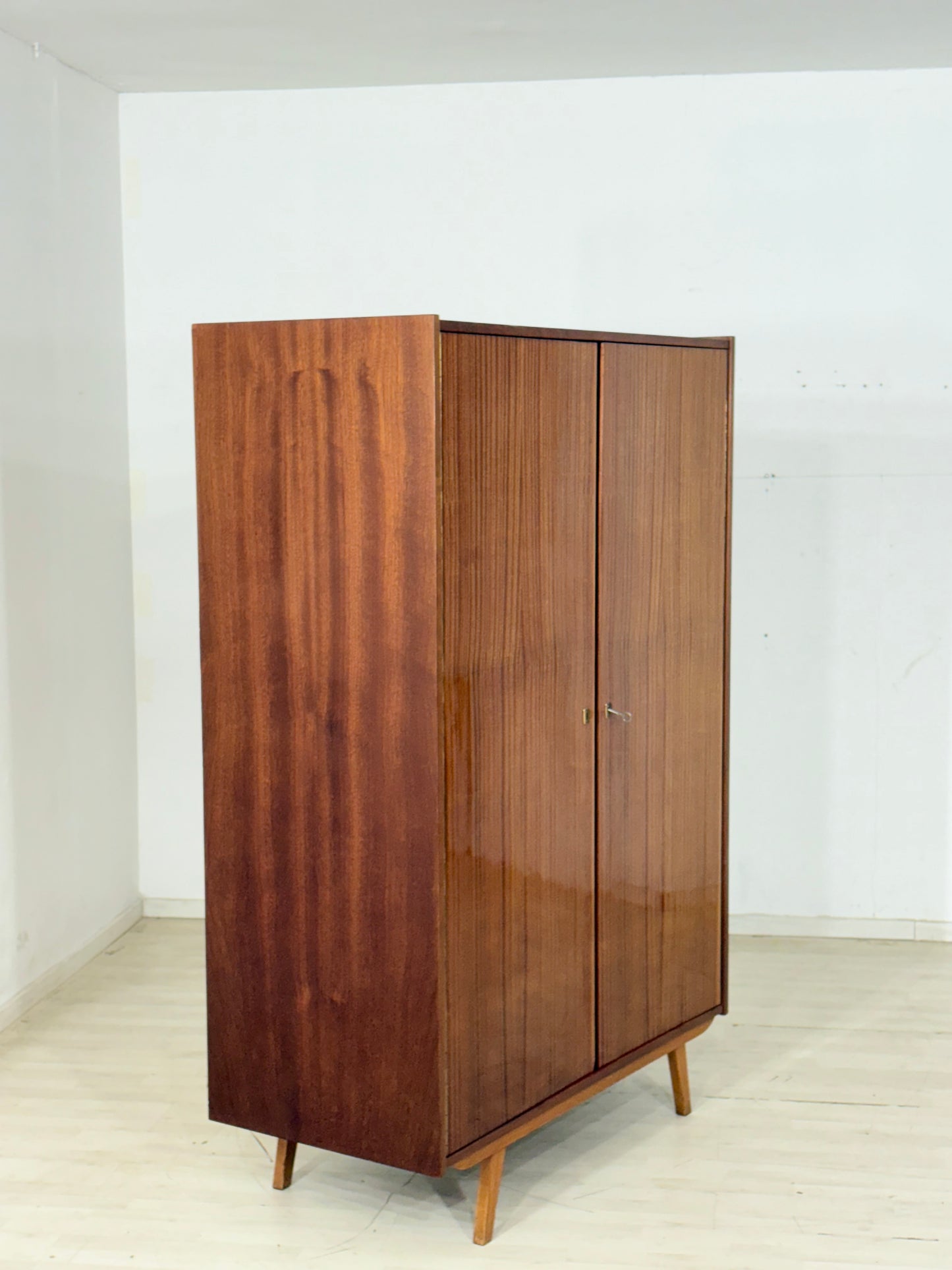 60er Jahre Kleiderschrank / Vintage Schrank / Mid-Century Garderobenschrank
