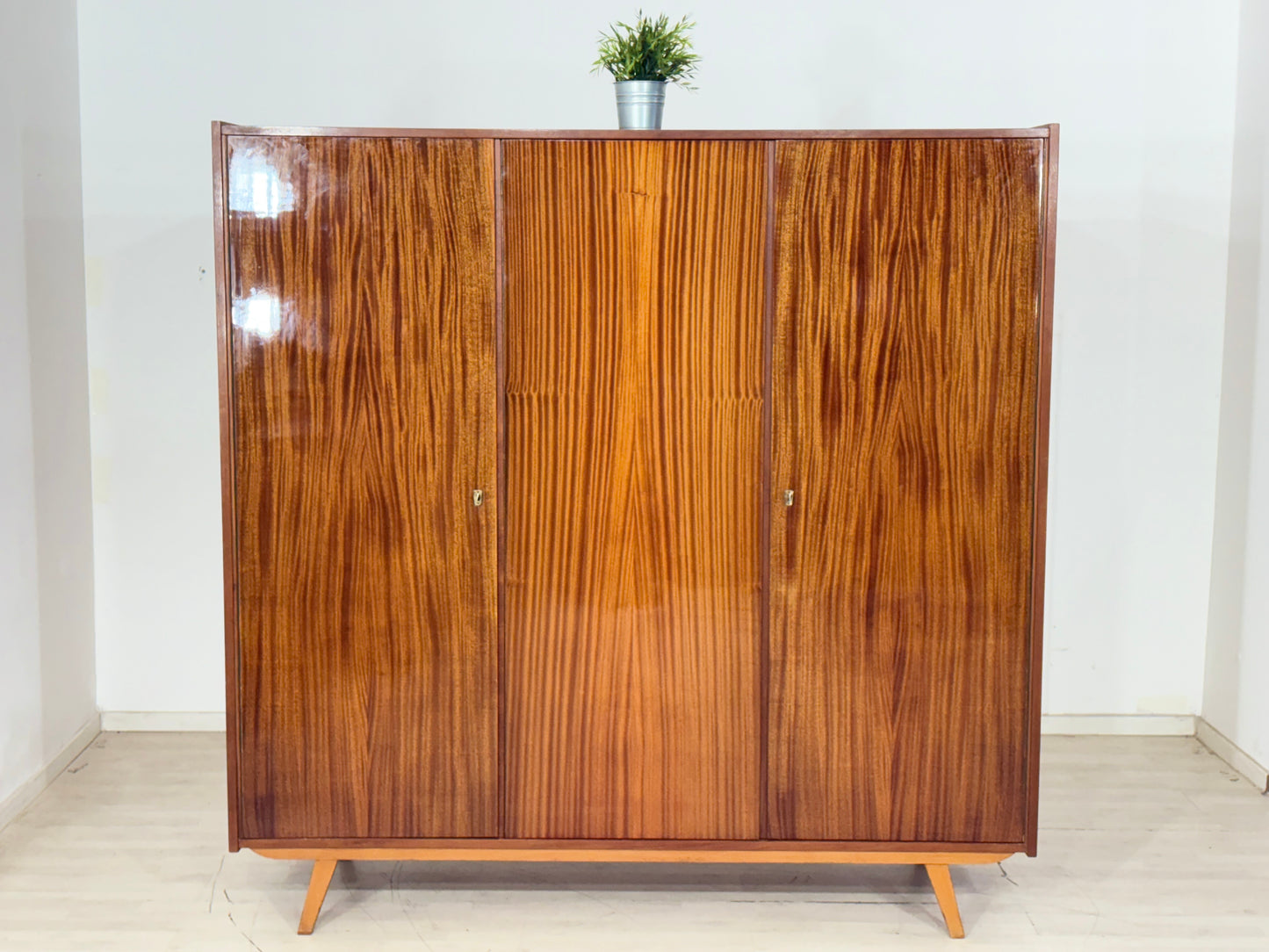60er Jahre Wäscheschrank / Kleiderschrank / Vintage Schrank / Mid-Century Garderobenschrank
