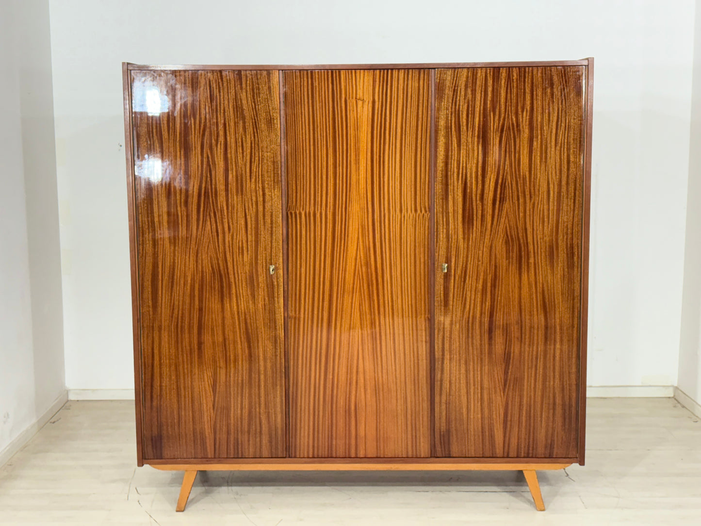 60er Jahre Wäscheschrank / Kleiderschrank / Vintage Schrank / Mid-Century Garderobenschrank