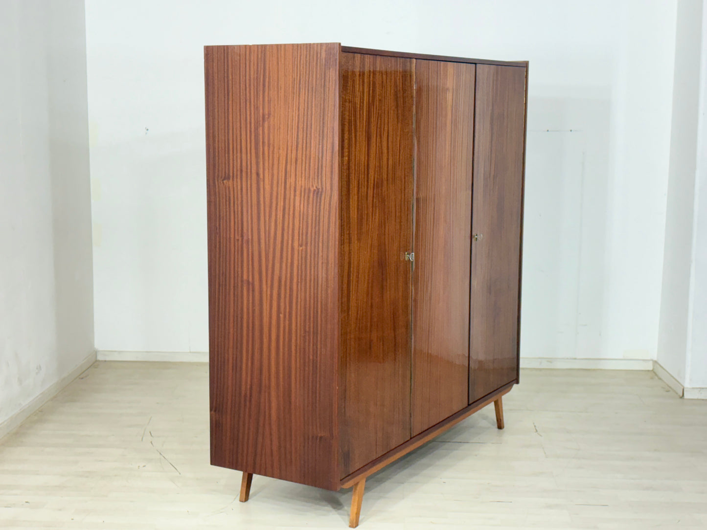 60er Jahre Wäscheschrank / Kleiderschrank / Vintage Schrank / Mid-Century Garderobenschrank