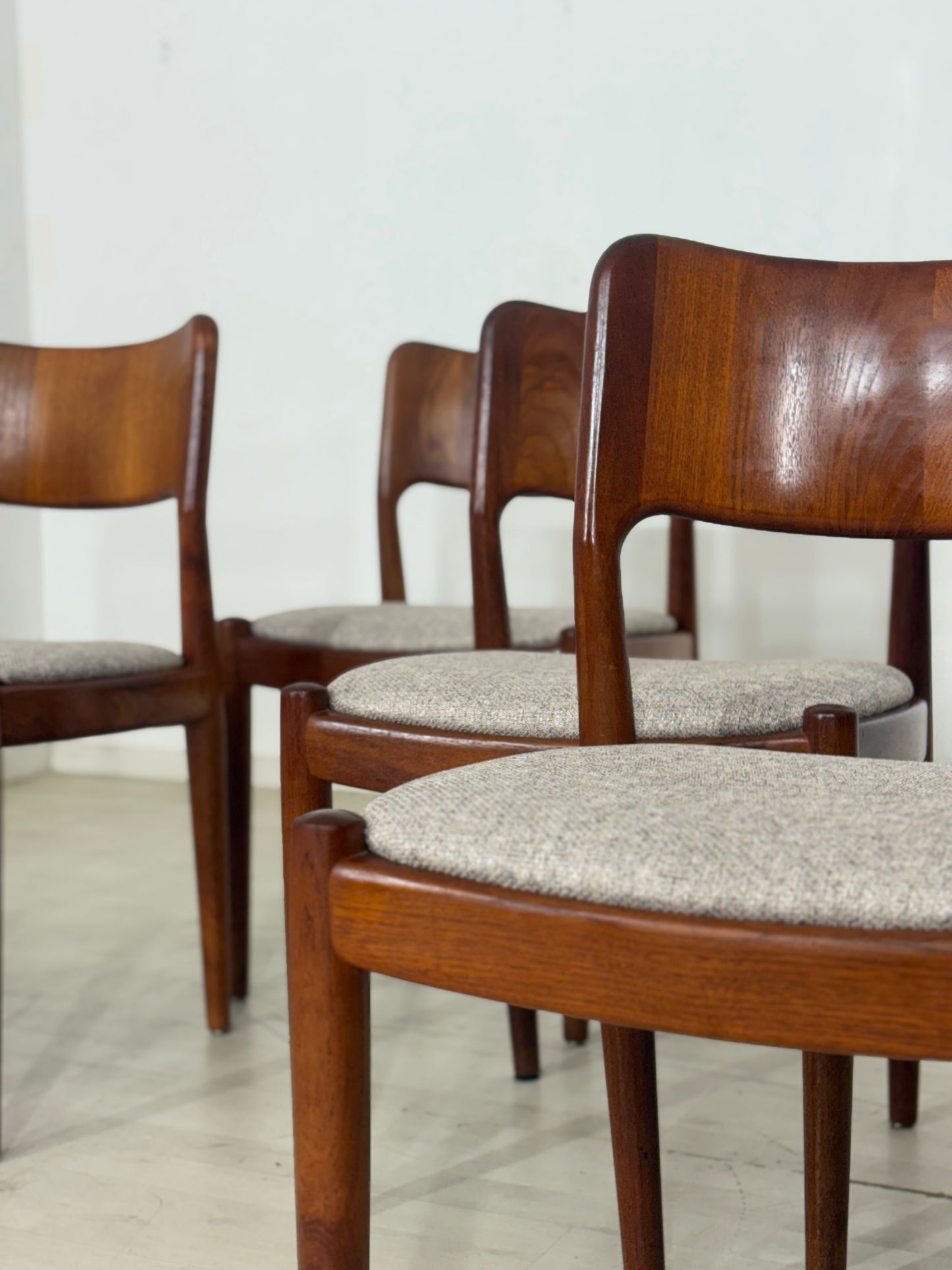 5x Hennig Kjaernulf Teak Stühle Esszimmerstühle Vintage