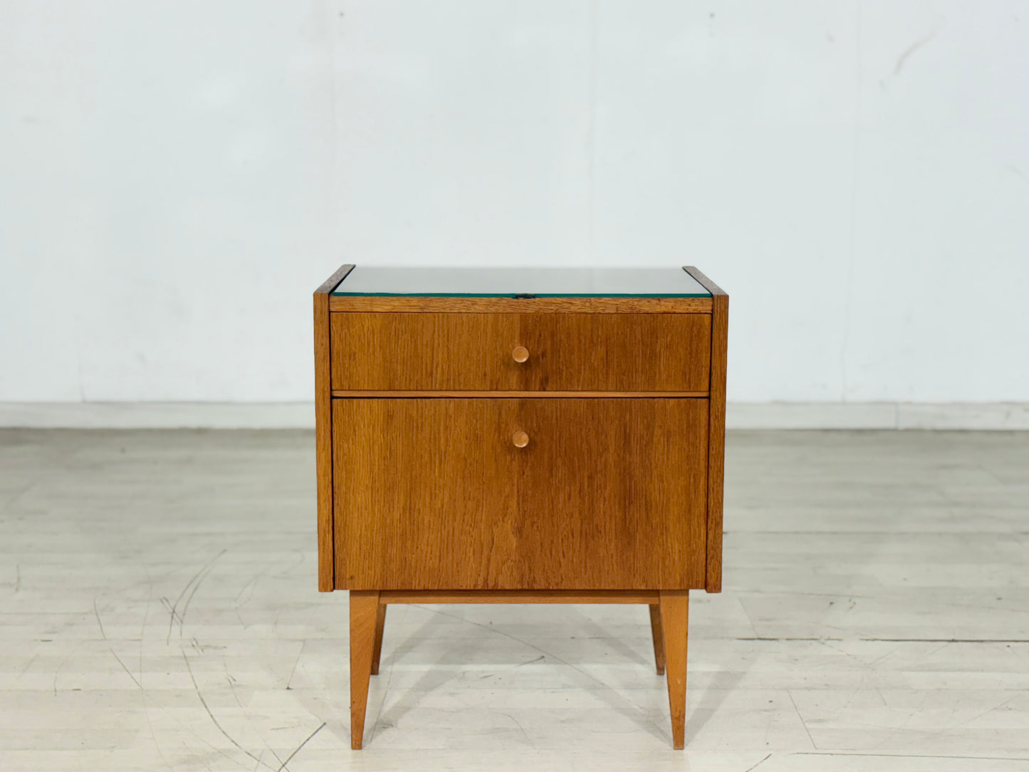 60er Jahre Vintage-Nachttisch aus warmem Eichenholz / Mid-Century Nachtschrank