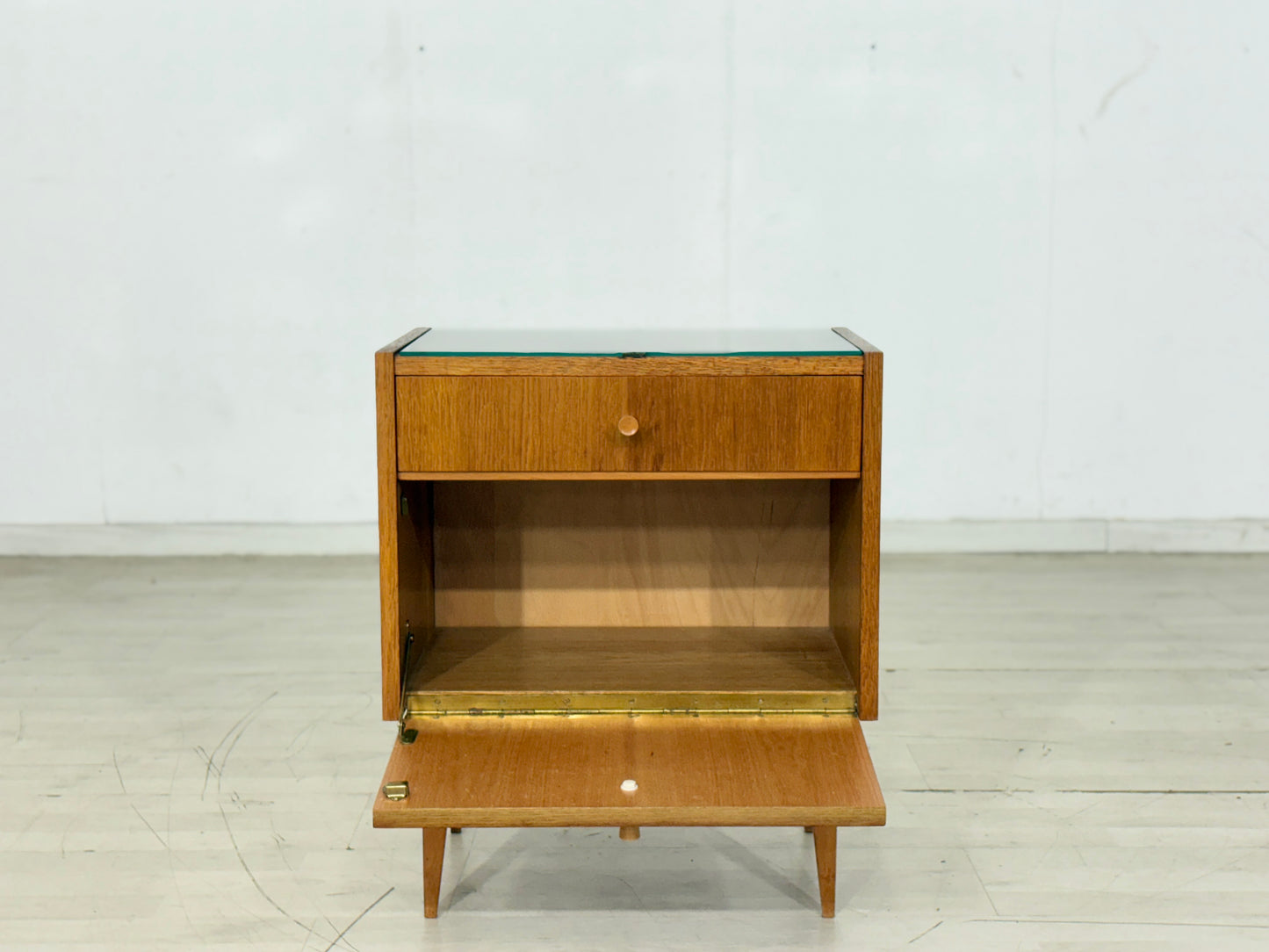 60er Jahre Vintage-Nachttisch aus warmem Eichenholz / Mid-Century Nachtschrank