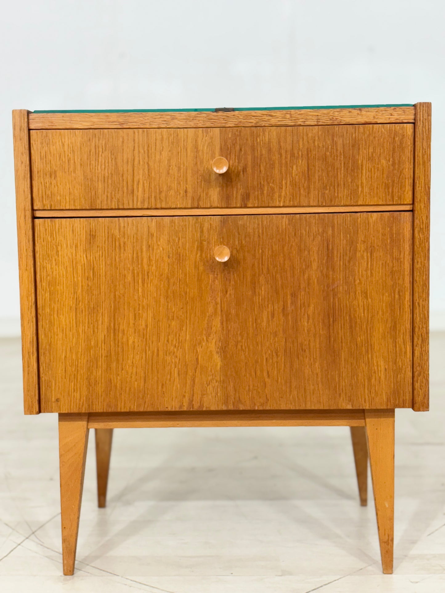 60er Jahre Vintage-Nachttisch aus warmem Eichenholz / Mid-Century Nachtschrank