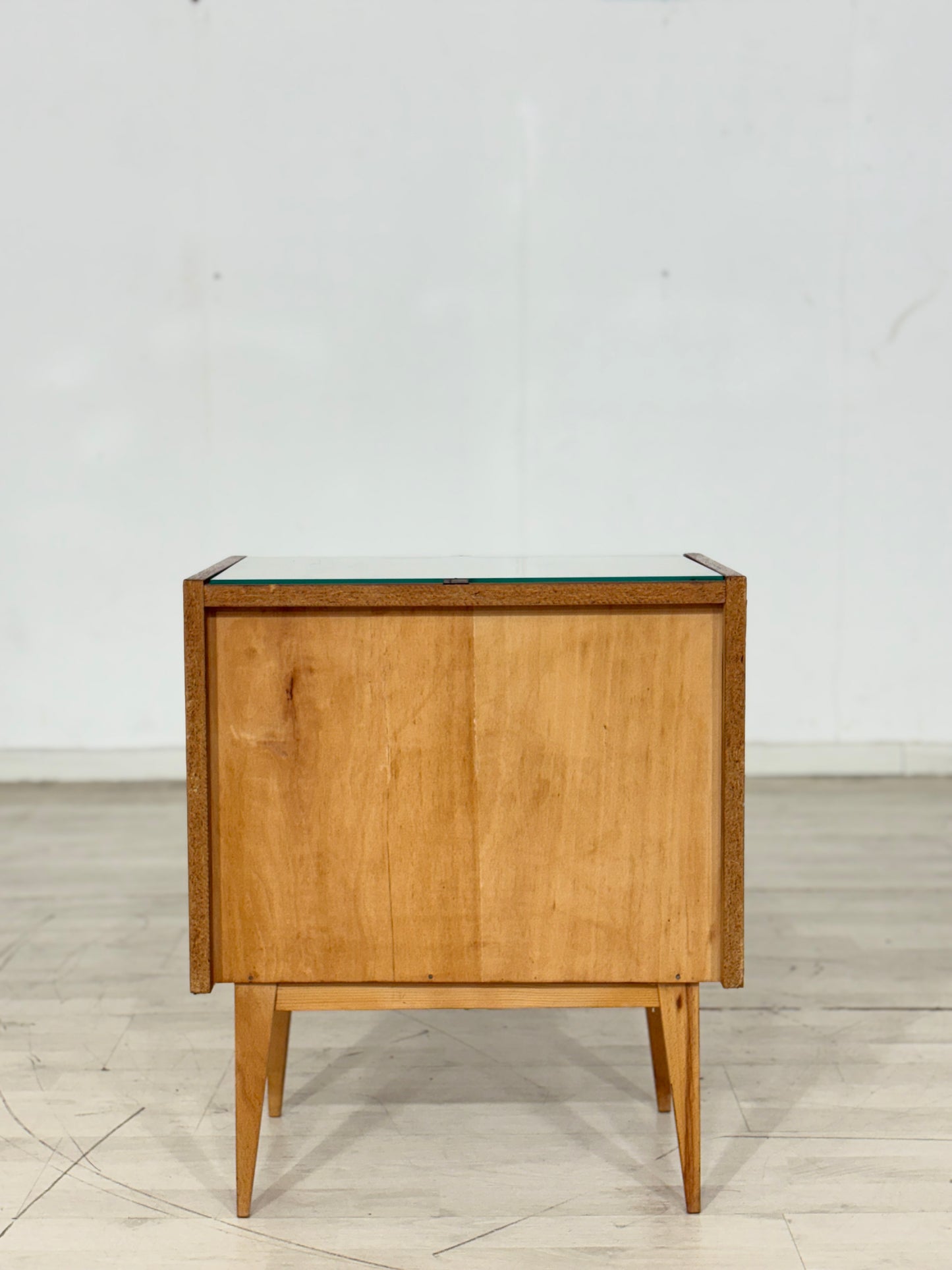 60er Jahre Vintage-Nachttisch aus warmem Eichenholz / Mid-Century Nachtschrank