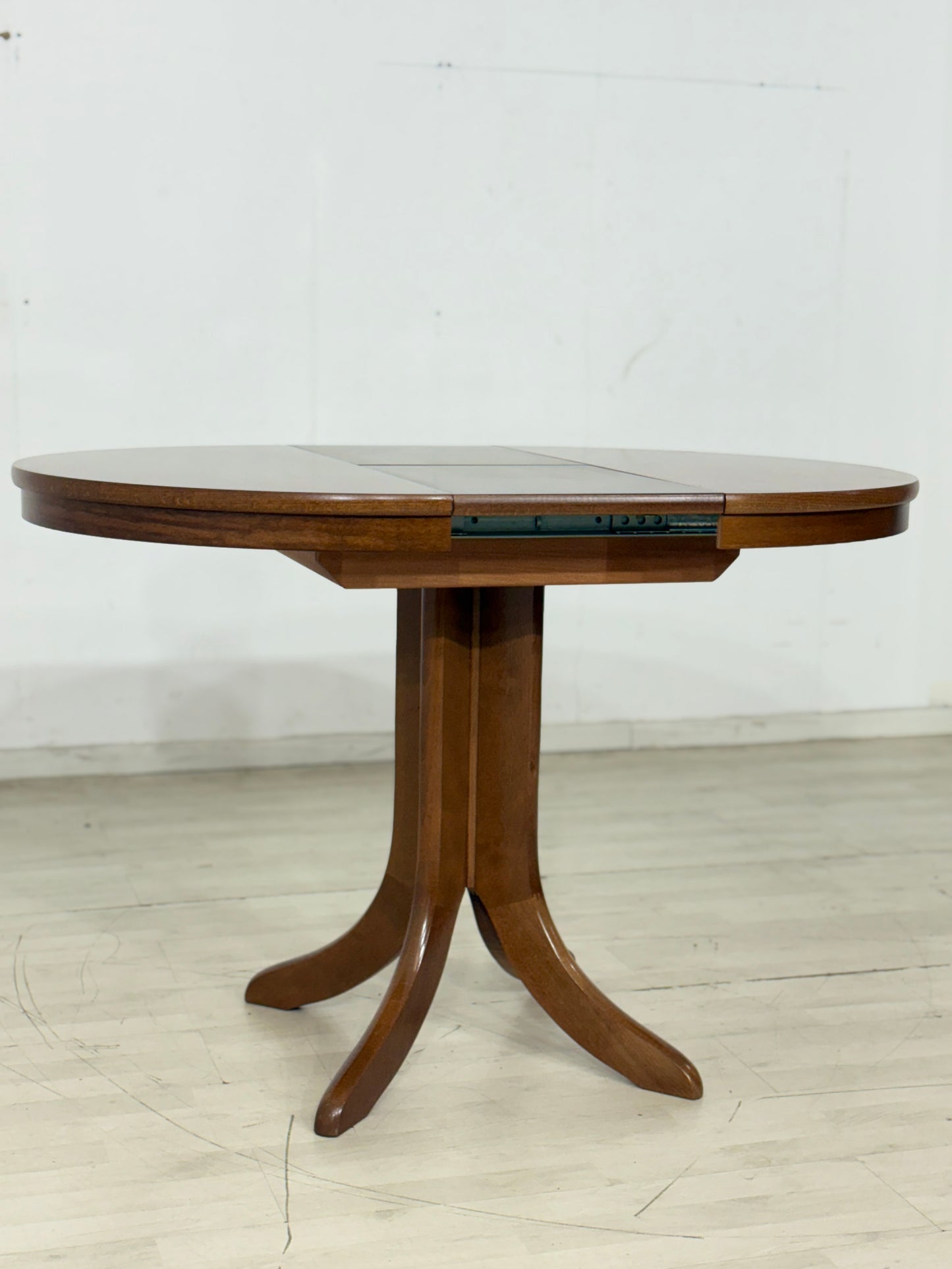 Eleganter Mid-Century Esstisch – Rund & Ausziehbarer Küchentisch
