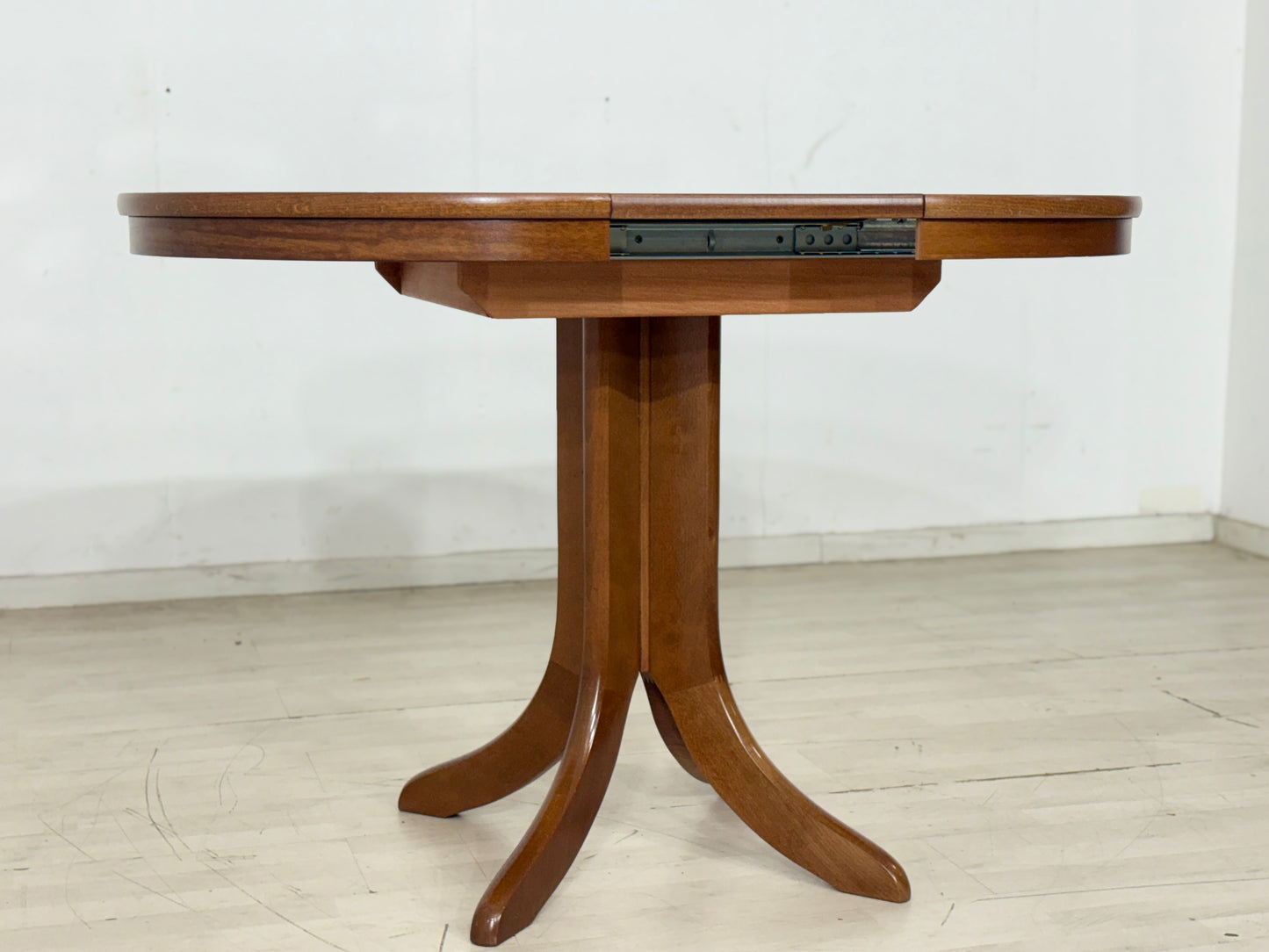 Eleganter Mid-Century Esstisch – Rund & Ausziehbarer Küchentisch
