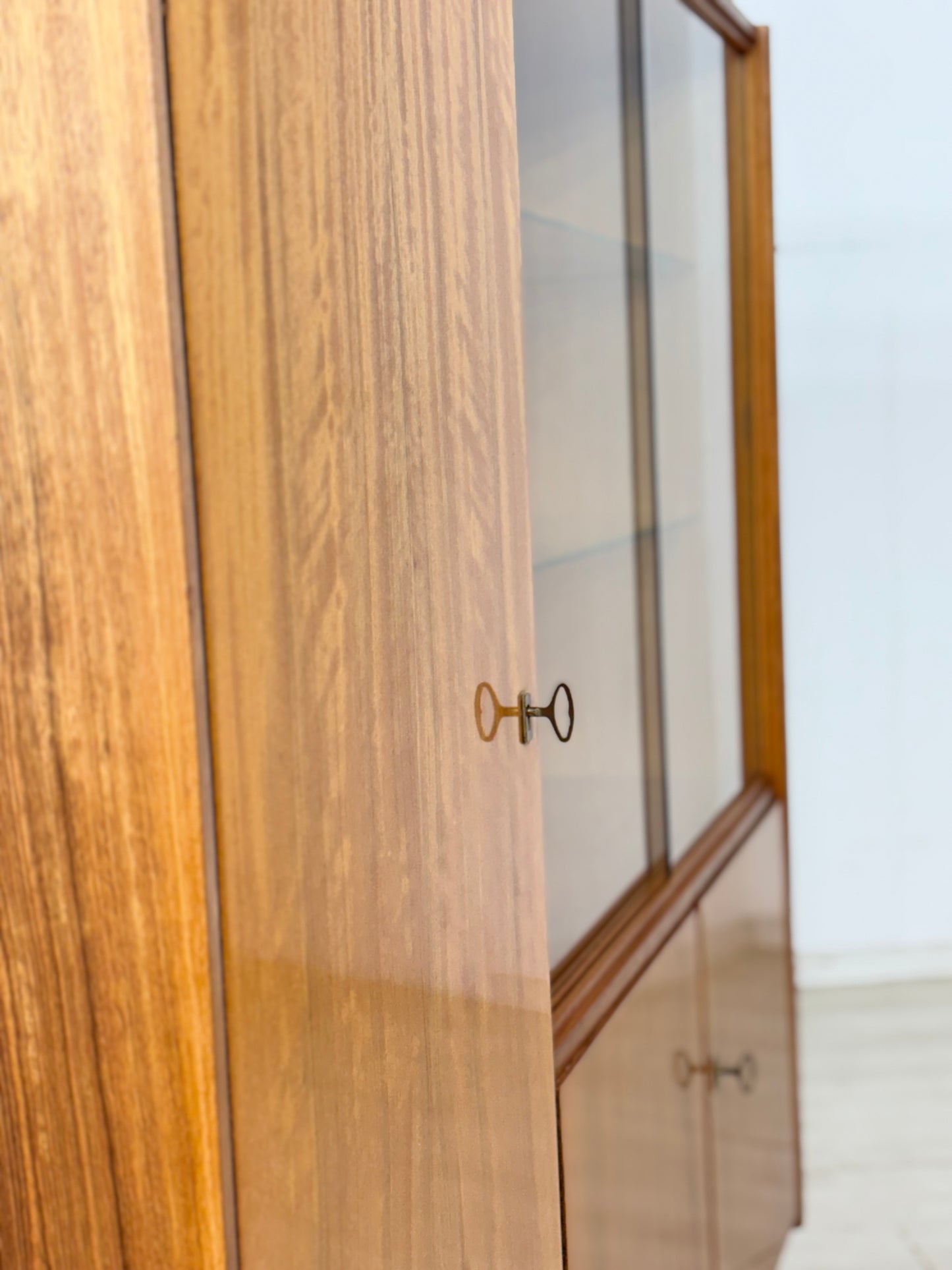 Mid-Century Wohnzimmerschrank – 60er Jahre Vitrine  – Vintage Highboard