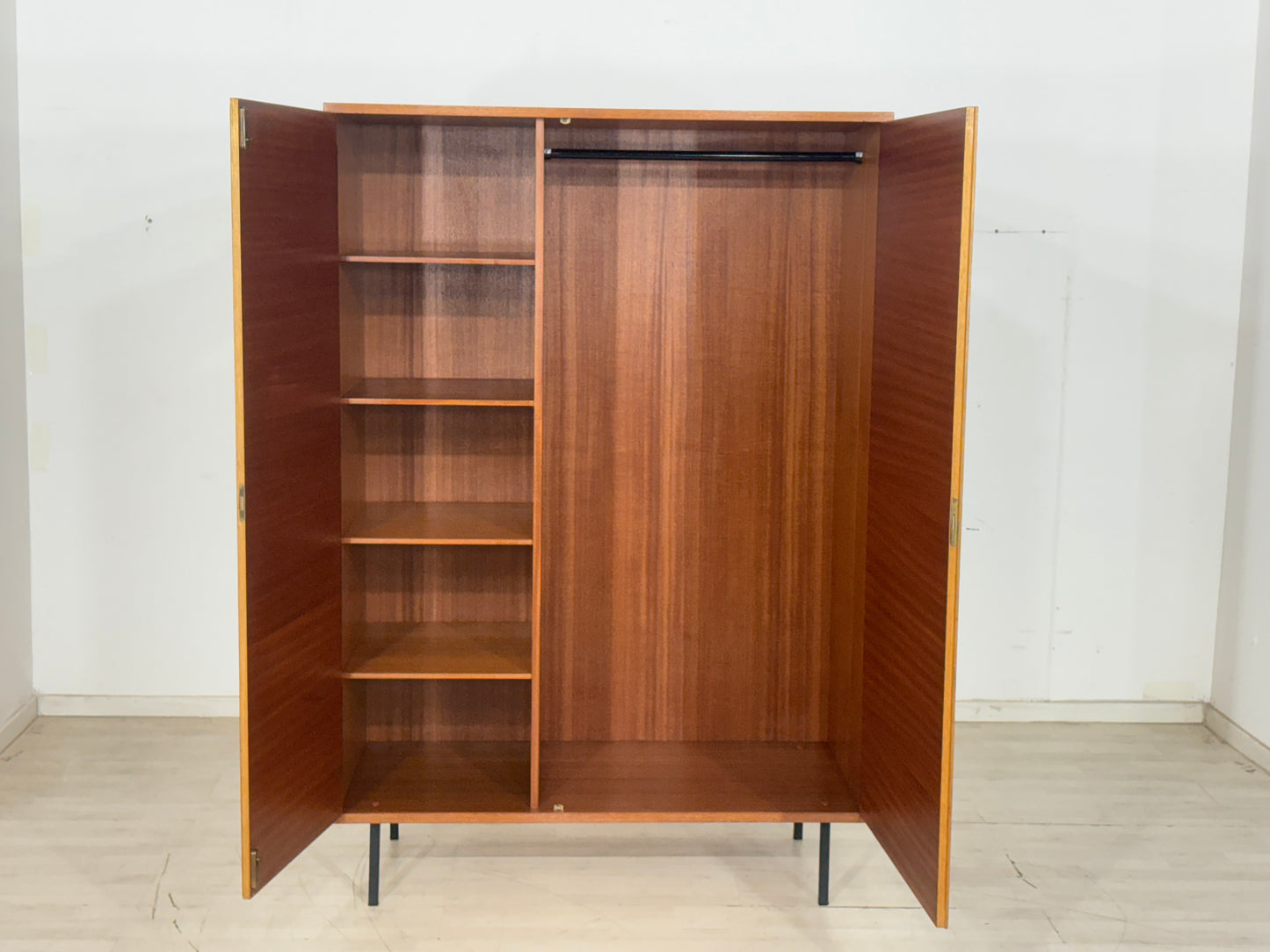 60er Jahre Teak Kleiderschrank Holz Schrank Wäscheschrank Vintage