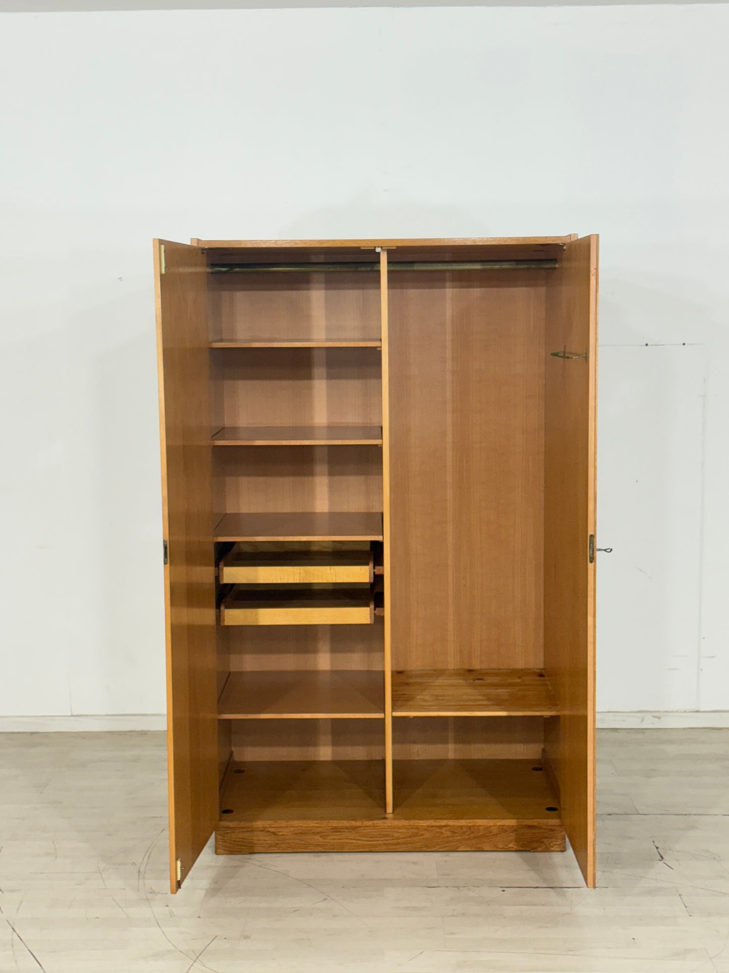 Mid Century Kleiderschrank Holz Schrank Schlafzimmerschrank Vintage