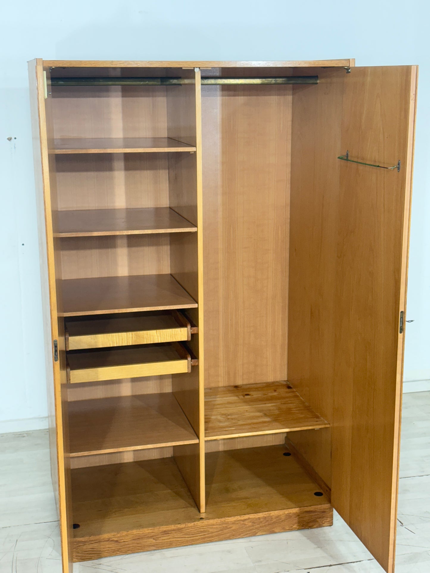 Mid Century Kleiderschrank Holz Schrank Schlafzimmerschrank Vintage