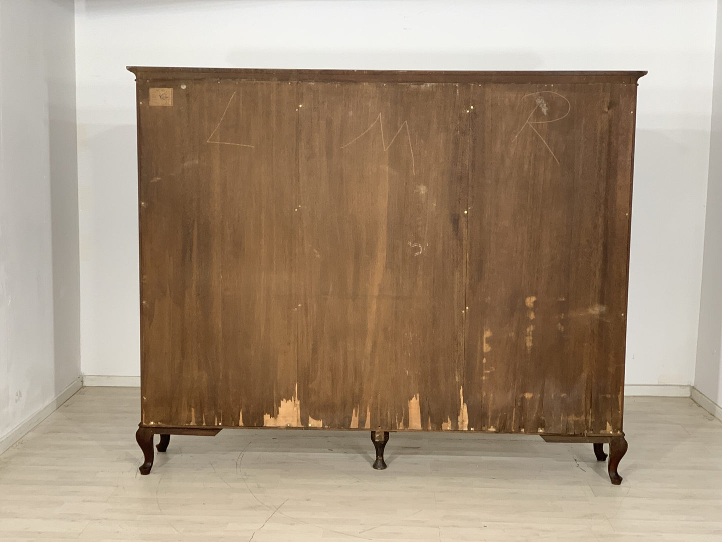 CHIPPENDALE ANRICHTE FÄCHERSCHRANK WOHNZIMMERSCHRANK ANTIK UM 1920