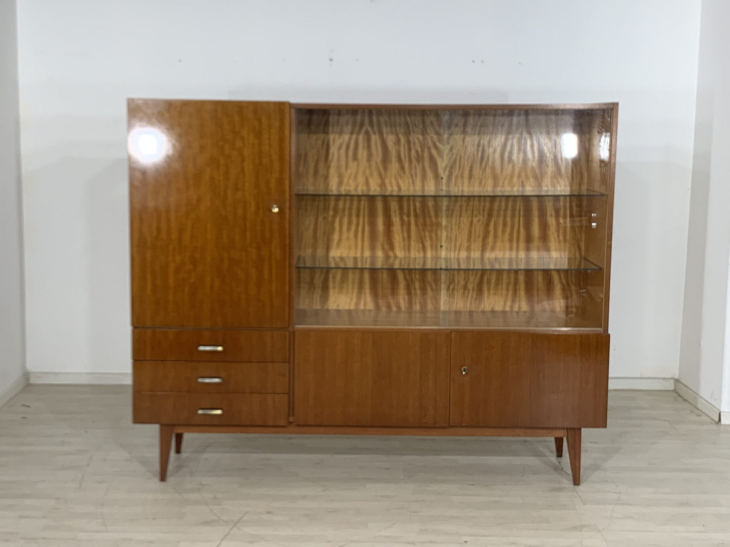 MID CENTURY HIGHBOARD GESCHIRRSCHRANK SCHRANK ANRICHTE WOHNZIMMERSCHRANK VINTAGE