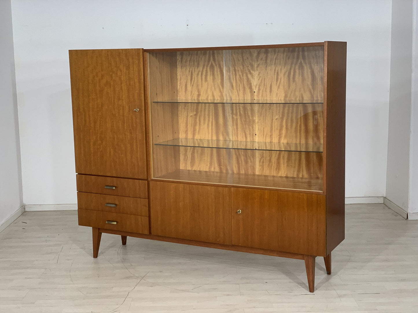 MID CENTURY HIGHBOARD GESCHIRRSCHRANK SCHRANK ANRICHTE WOHNZIMMERSCHRANK VINTAGE