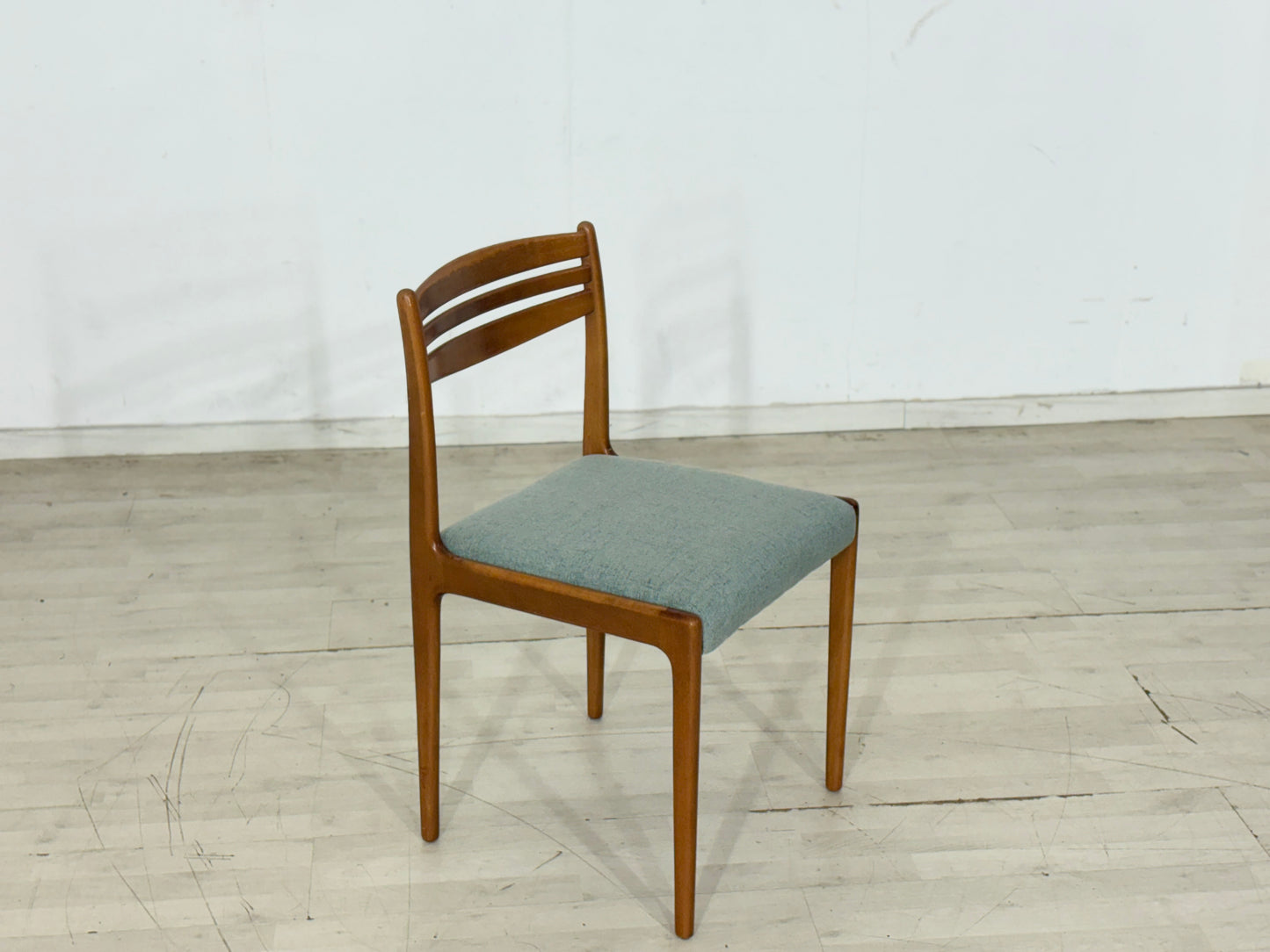 Vintage Esszimmerstuhl / Mid-Century Stuhl – 60er Jahre