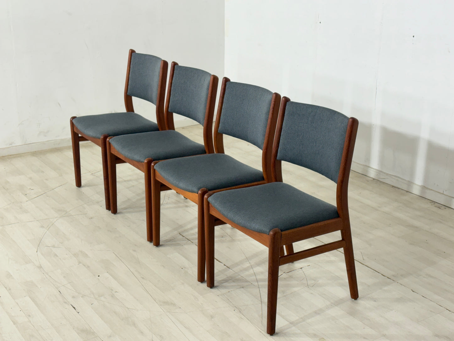 4er Sehr schöne Vintage Esszimmerstühle / Mid-Century Stühle – 60er Jahre
