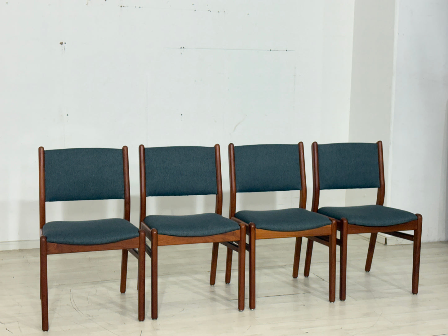 4er Sehr schöne Vintage Esszimmerstühle / Mid-Century Stühle – 60er Jahre