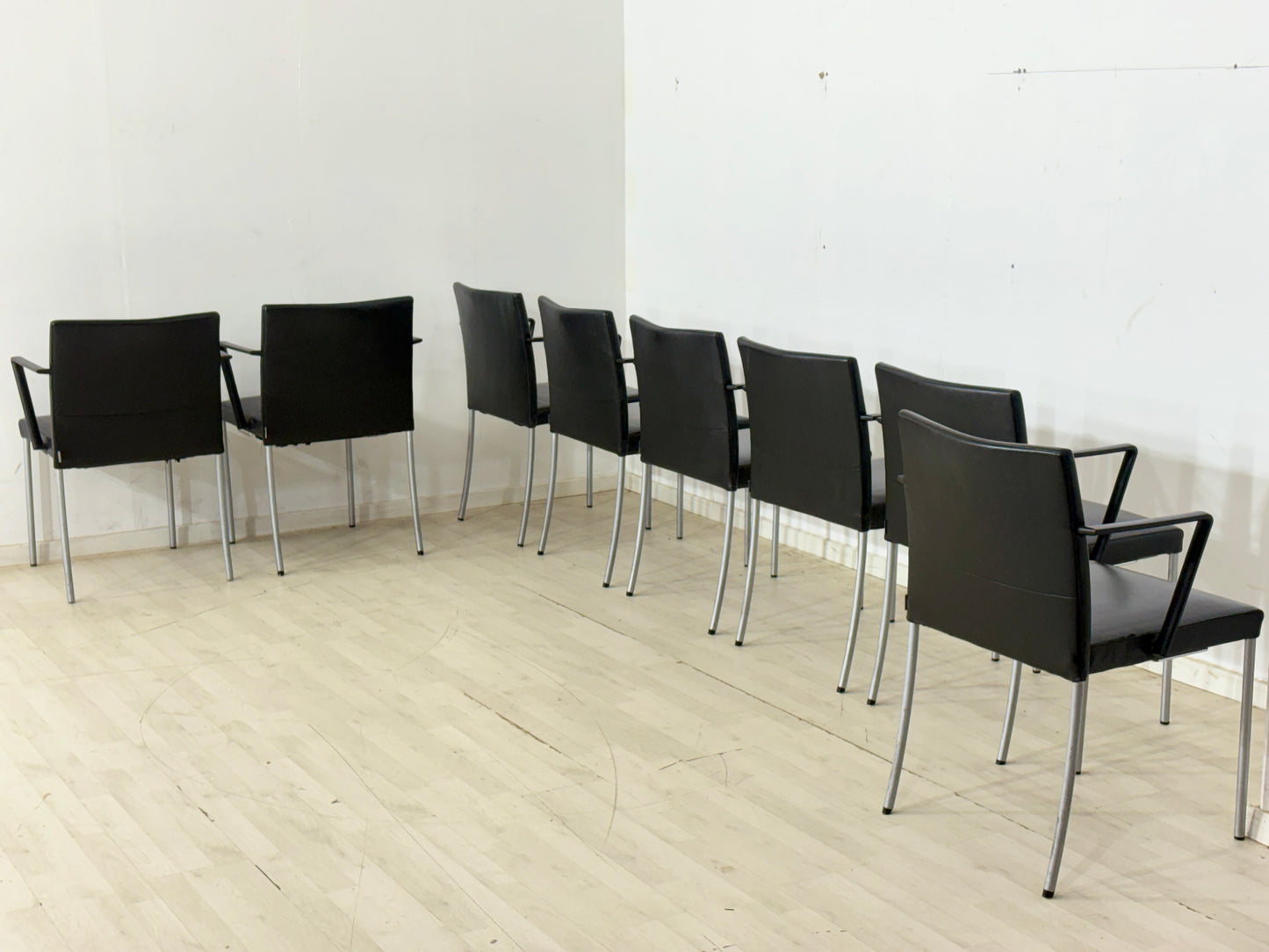 8er Elegante Designer Konferenzstühle aus schwarzem Leder