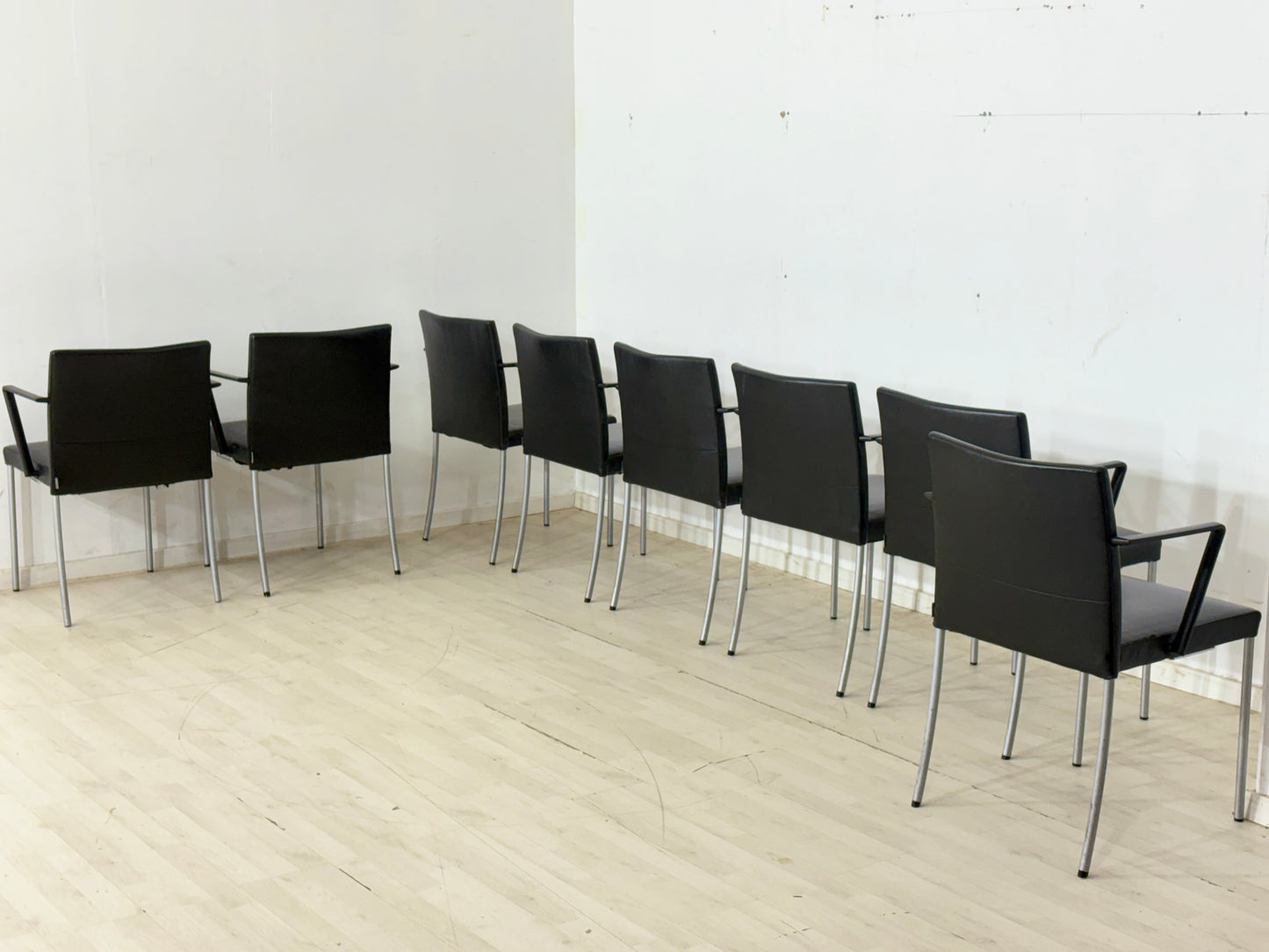 8er Elegante Designer Konferenzstühle aus schwarzem Leder