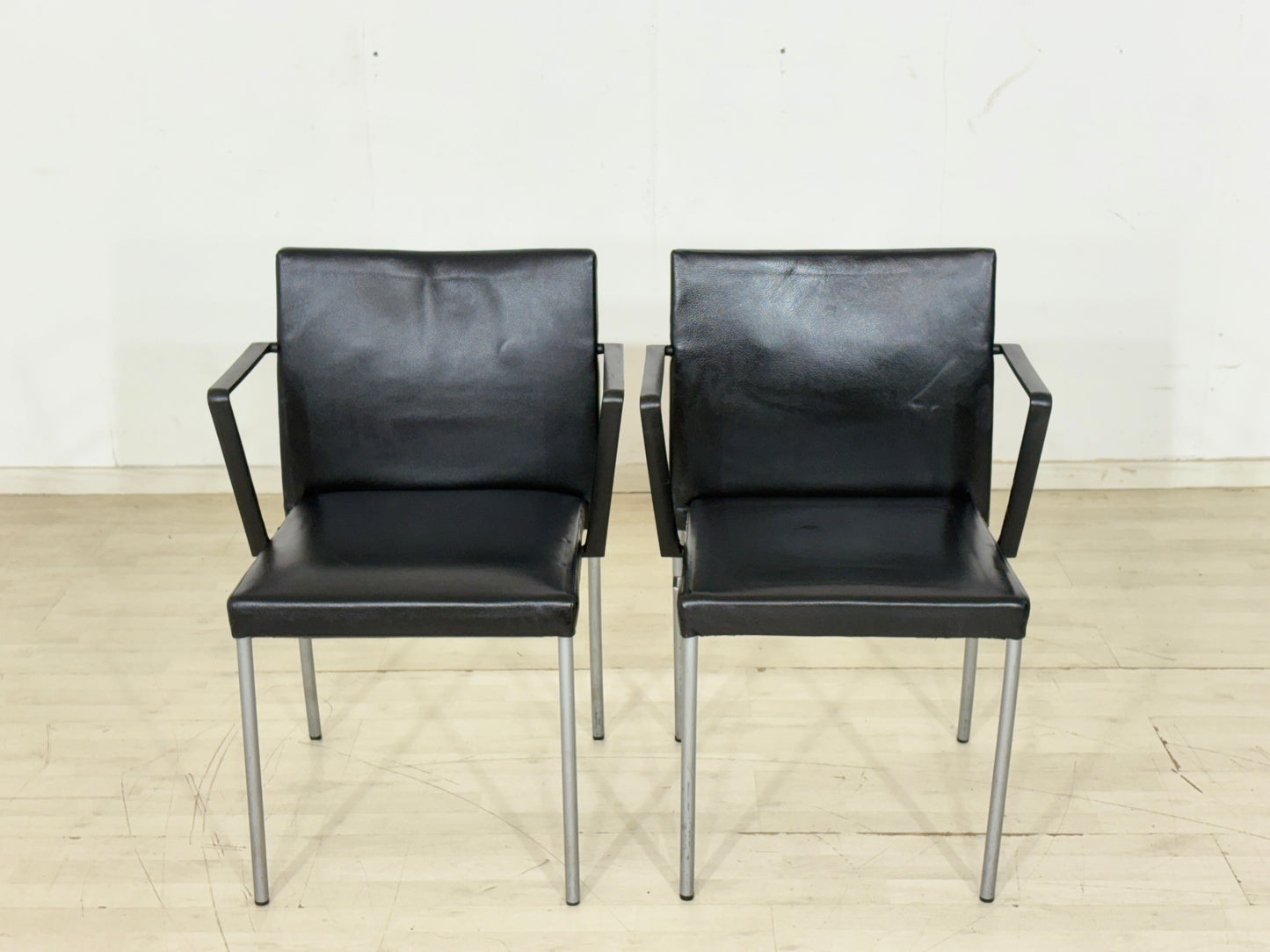 8er Elegante Designer Konferenzstühle aus schwarzem Leder
