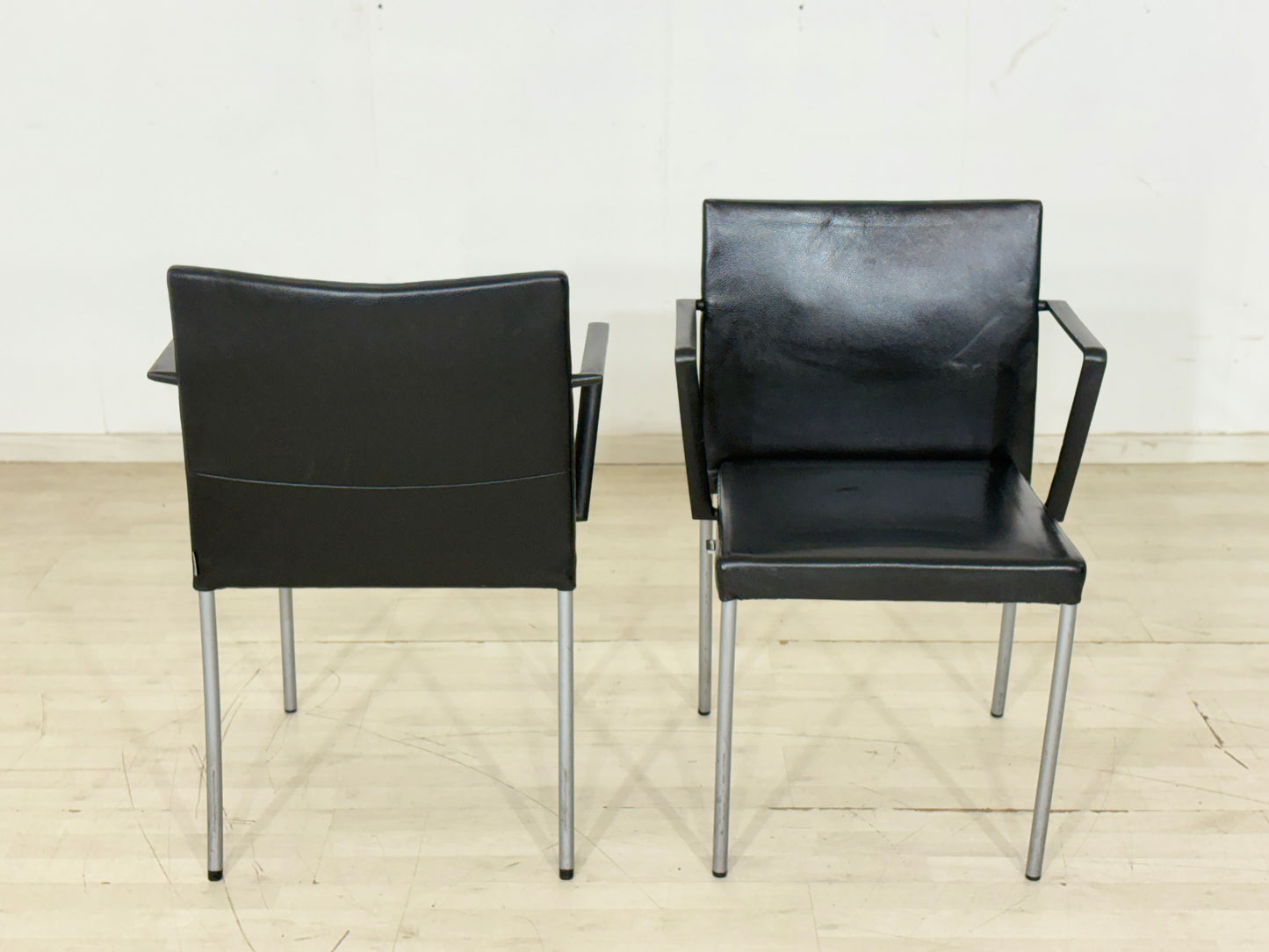 8er Elegante Designer Konferenzstühle aus schwarzem Leder