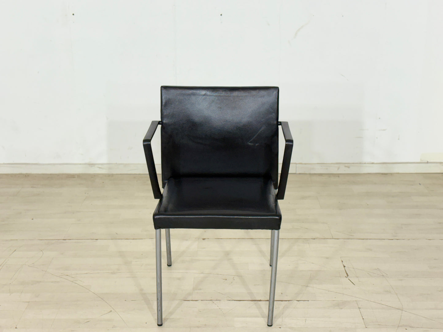 8er Elegante Designer Konferenzstühle aus schwarzem Leder