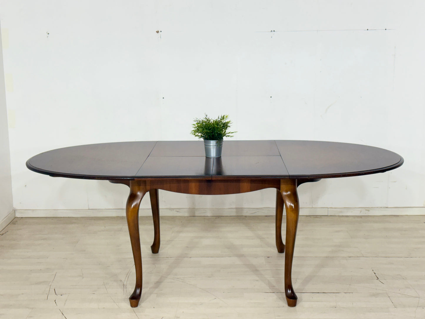 Eleganter Mid Century Esstisch / Vintage Küchentisch / ausziehbarer Tisch / Runder Chippendale Esstisch