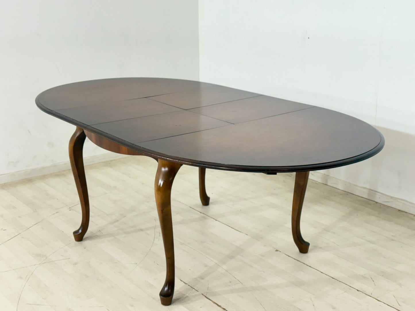 Eleganter Mid Century Esstisch / Vintage Küchentisch / ausziehbarer Tisch / Runder Chippendale Esstisch