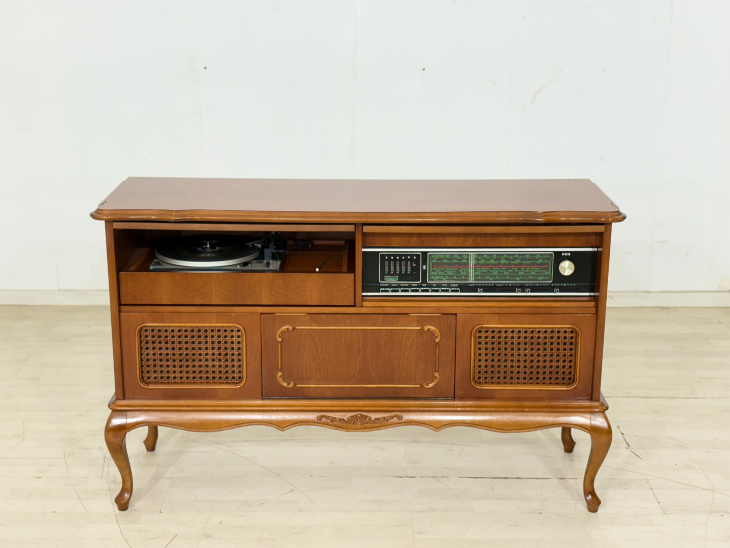 Chippendale Vintage Musiktruhe / Kommode / Mid Century Sideboard / 60er Jahre
