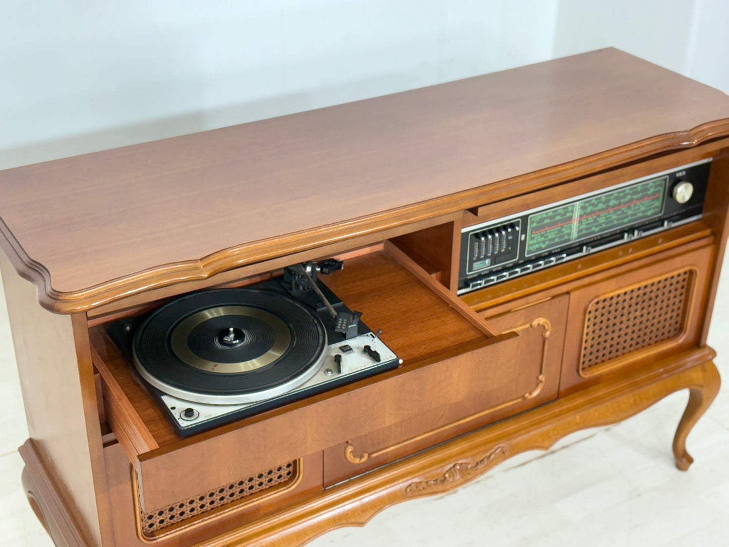 Chippendale Vintage Musiktruhe / Kommode / Mid Century Sideboard / 60er Jahre