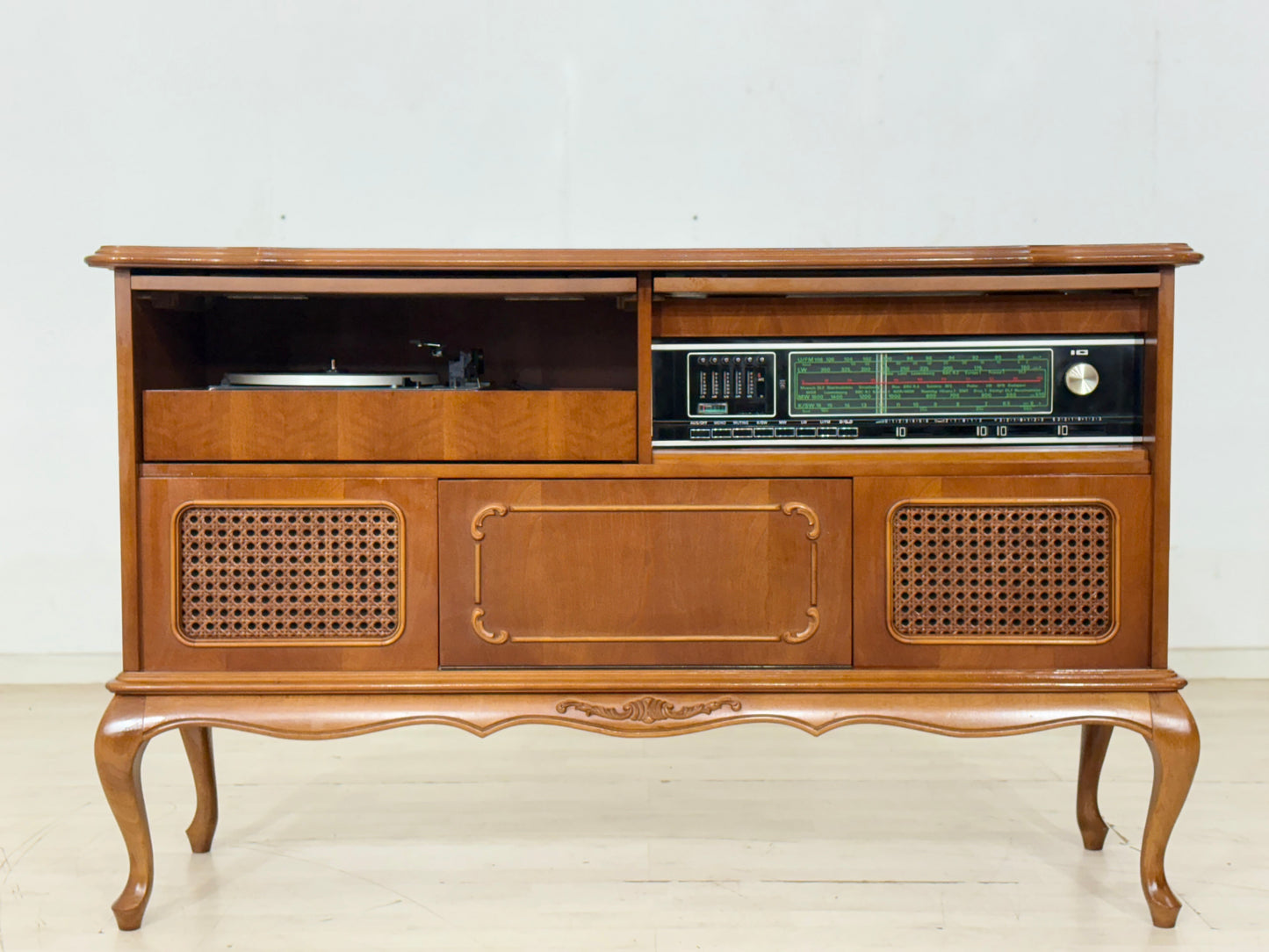 Chippendale Vintage Musiktruhe / Kommode / Mid Century Sideboard / 60er Jahre