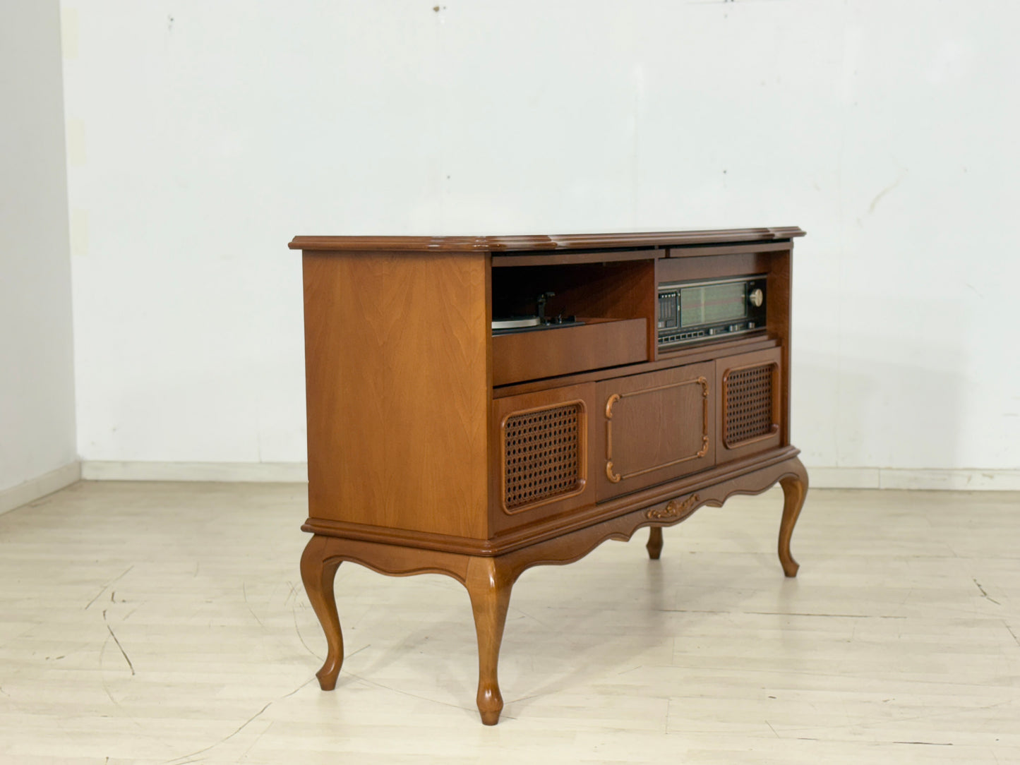 Chippendale Vintage Musiktruhe / Kommode / Mid Century Sideboard / 60er Jahre