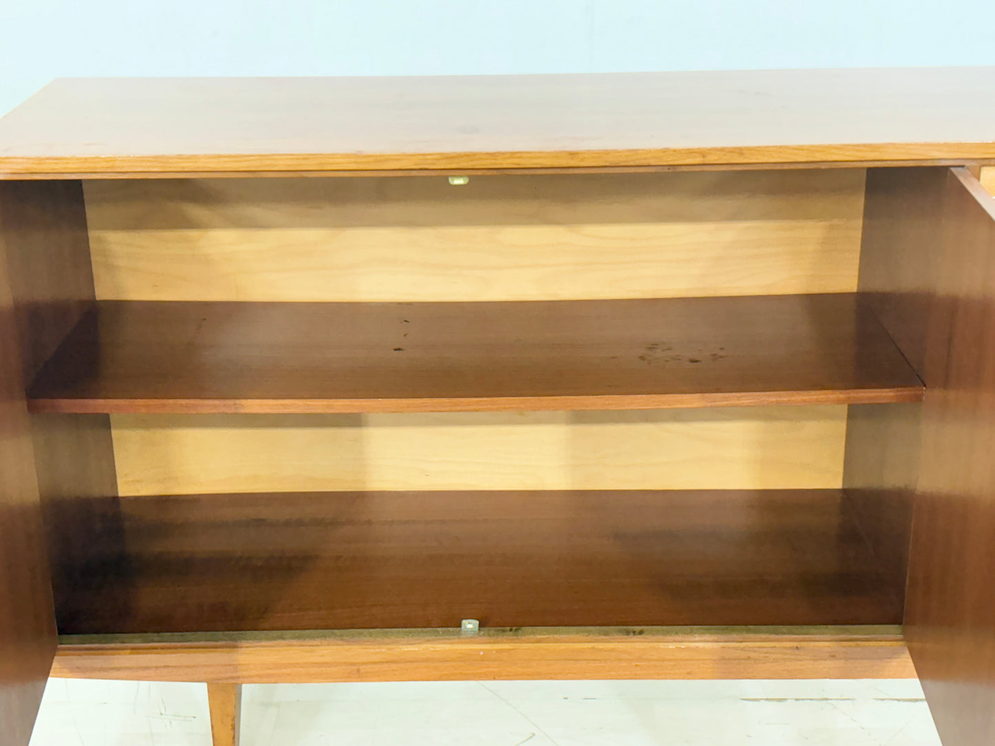 Stilvolles Mid-Century Sideboard / Vintage Kommode / Anrichte 60er Jahre / Wohnzimmer Schrank