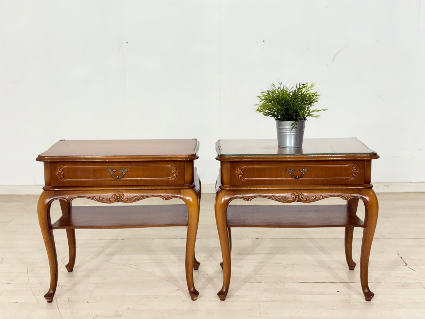Chippendale Nachttisch / Vintage Beistelltisch / Mid Century Nachtschrank / 60er Jahre