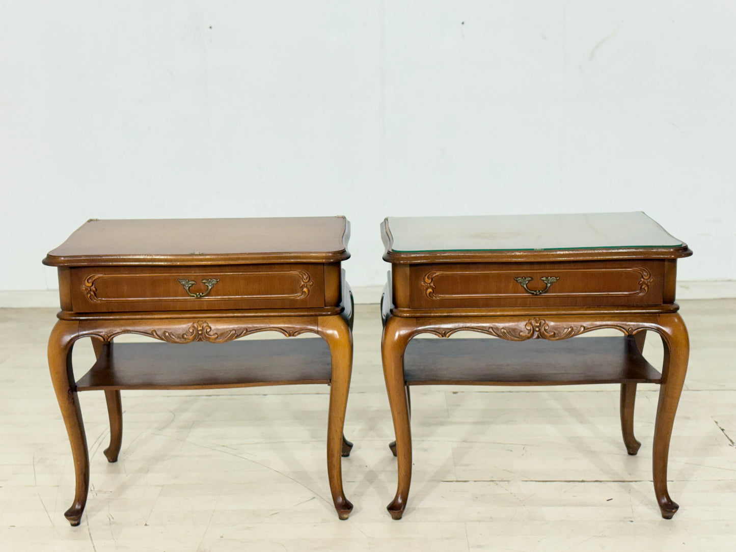Chippendale Nachttisch / Vintage Beistelltisch / Mid Century Nachtschrank / 60er Jahre
