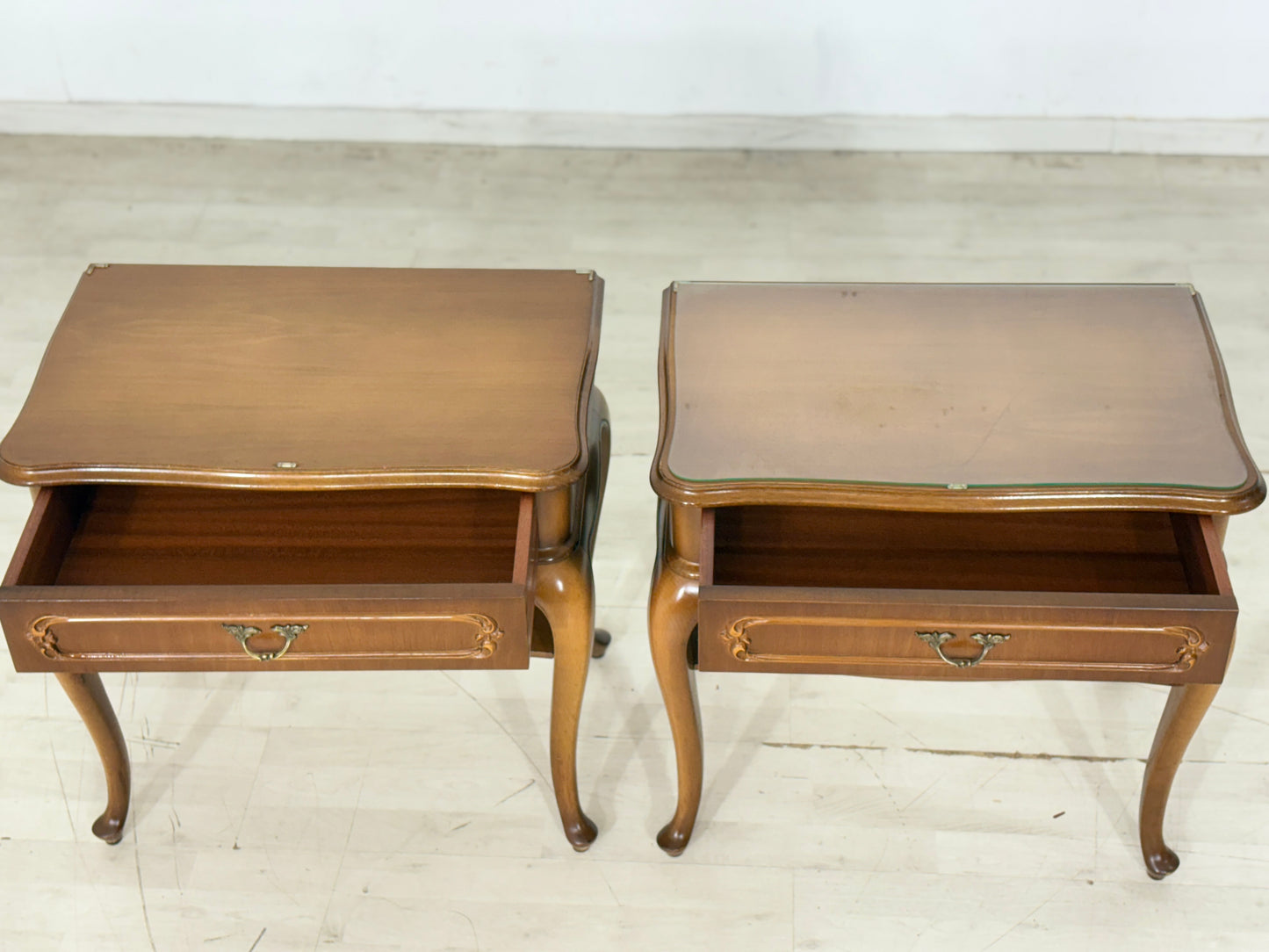 Chippendale Nachttisch / Vintage Beistelltisch / Mid Century Nachtschrank / 60er Jahre